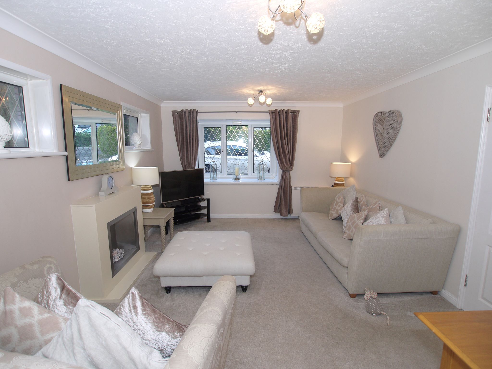 4 bedroom detached house Sold in Sevenoaks - Photograph 10