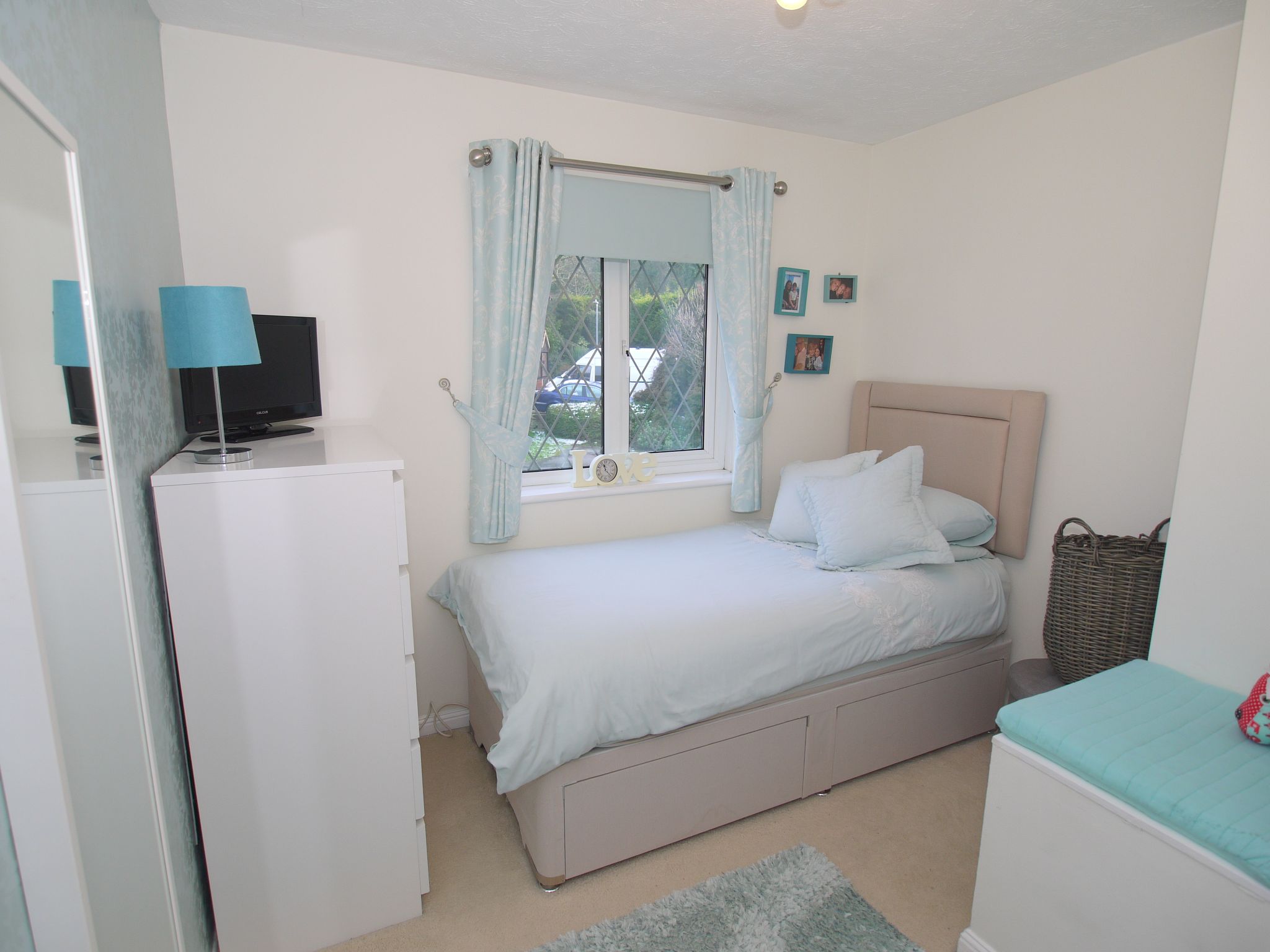 4 bedroom detached house Sold in Sevenoaks - Photograph 7