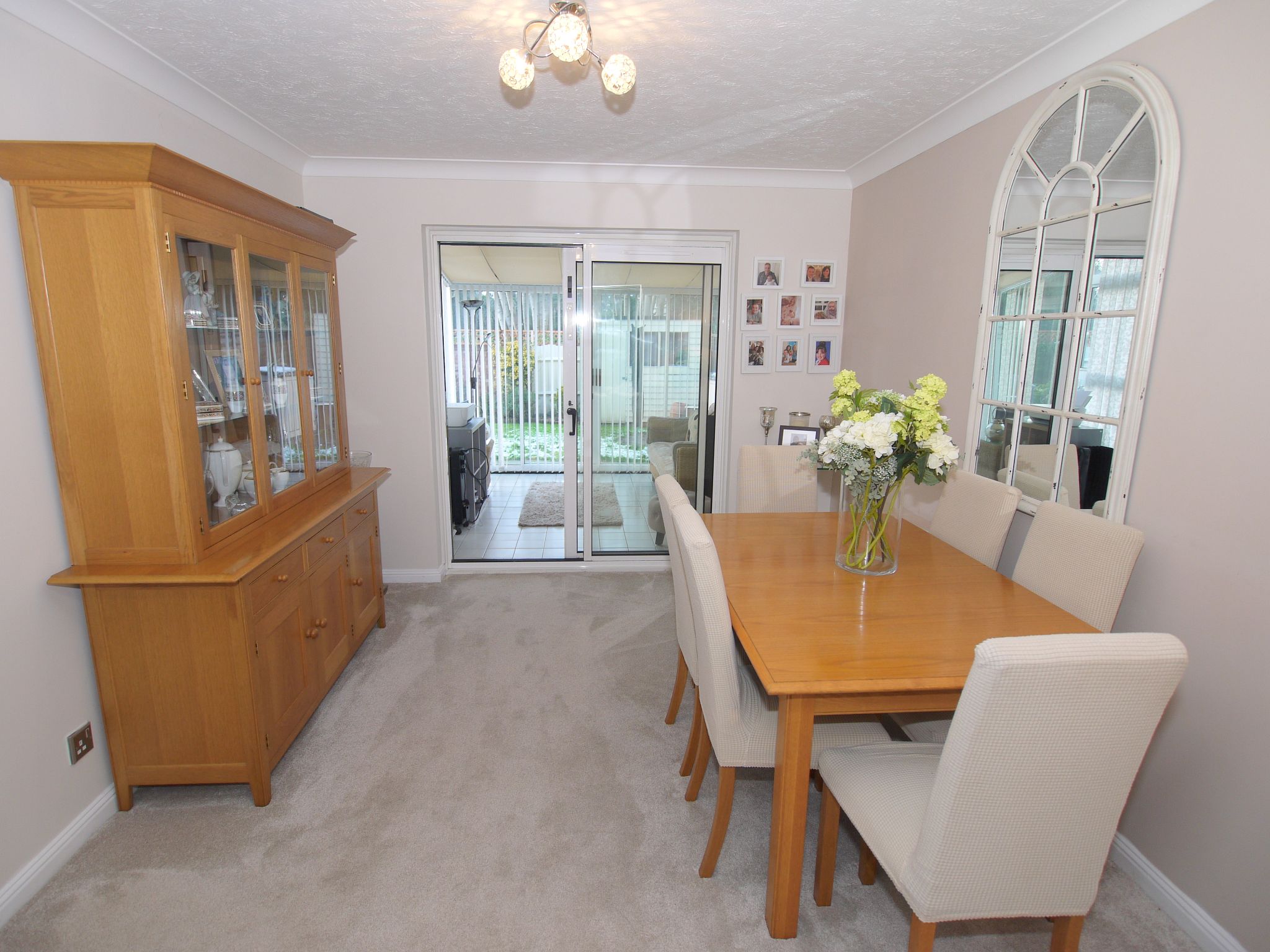 4 bedroom detached house Sold in Sevenoaks - Photograph 4