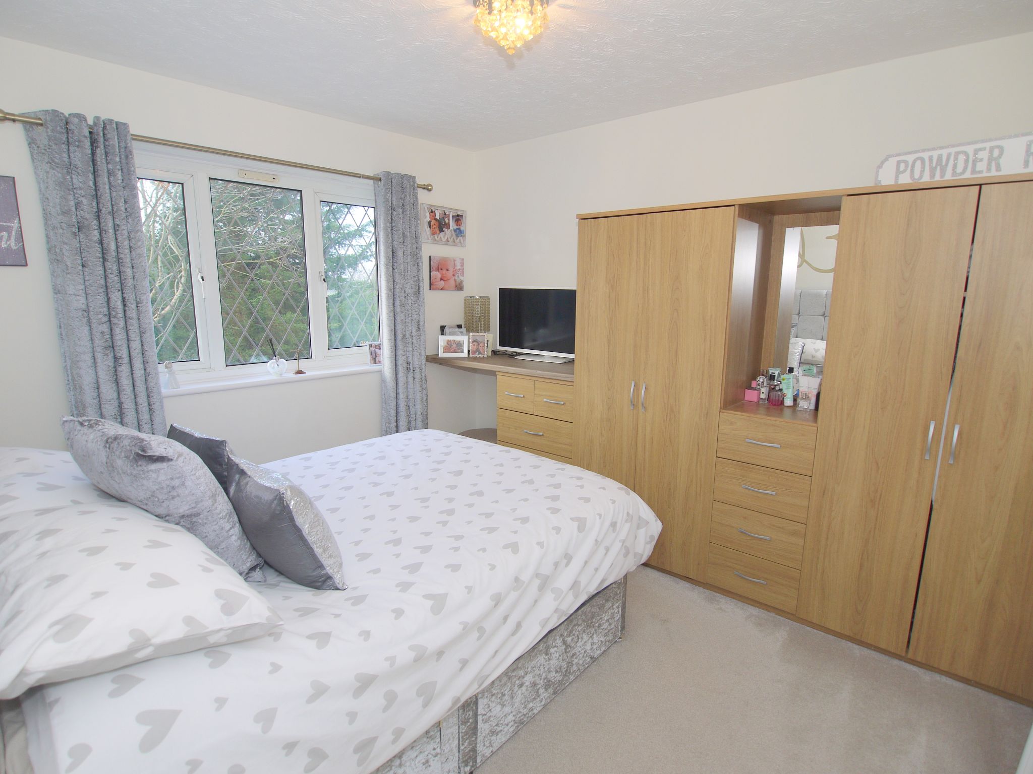 4 bedroom detached house Sold in Sevenoaks - Photograph 9