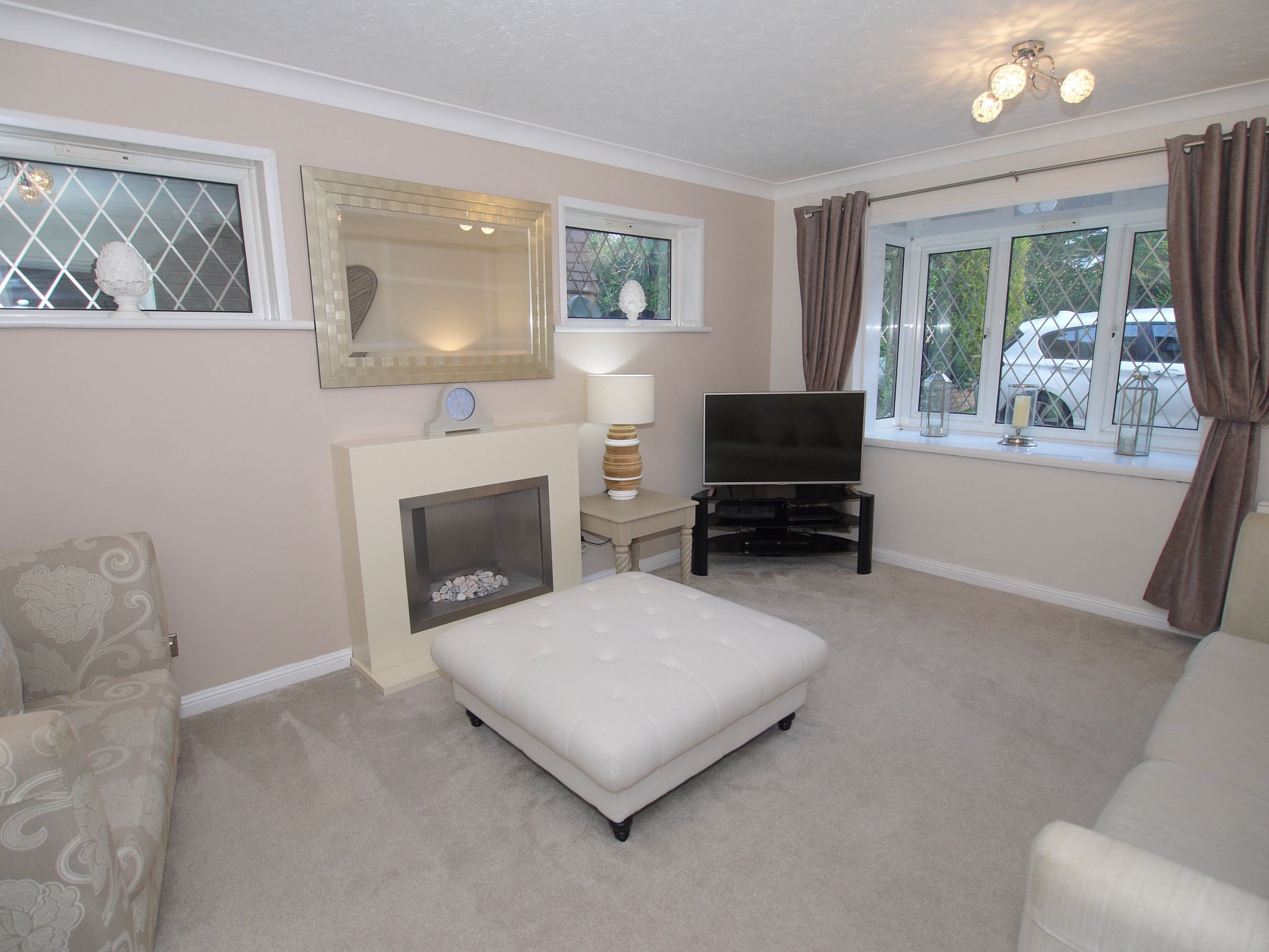 4 bedroom detached house Sold in Sevenoaks - Photograph 3