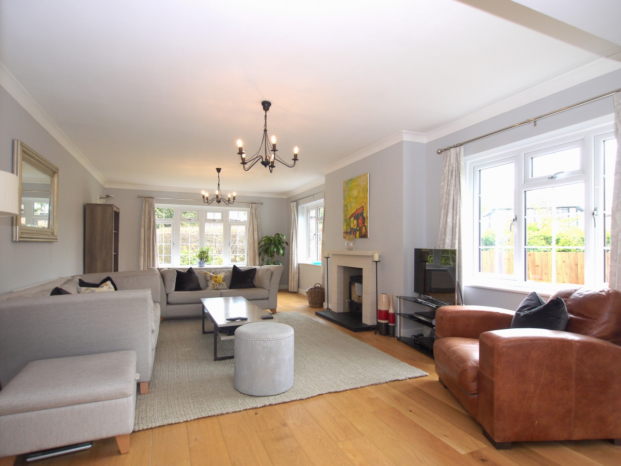 4 bedroom detached house Sold in Sevenoaks - Photograph 2
