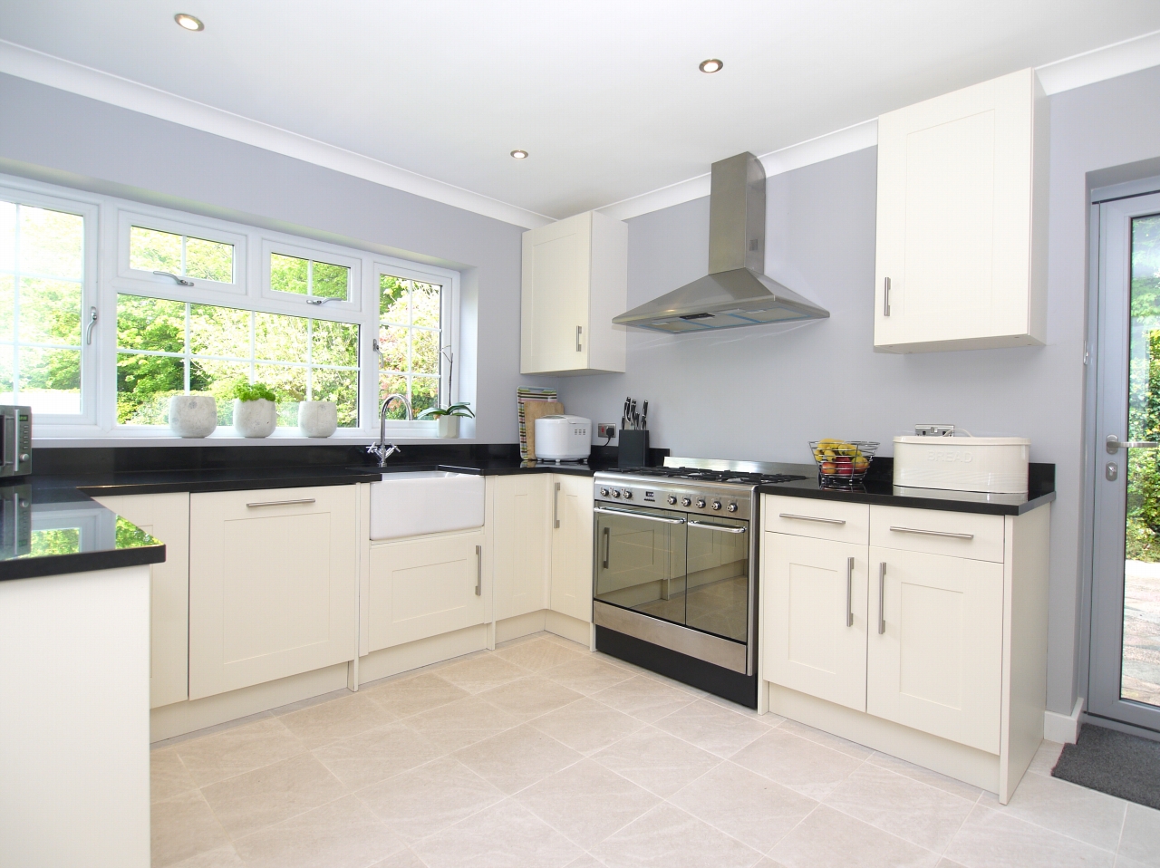 4 bedroom detached house Sold in Sevenoaks - Photograph 6