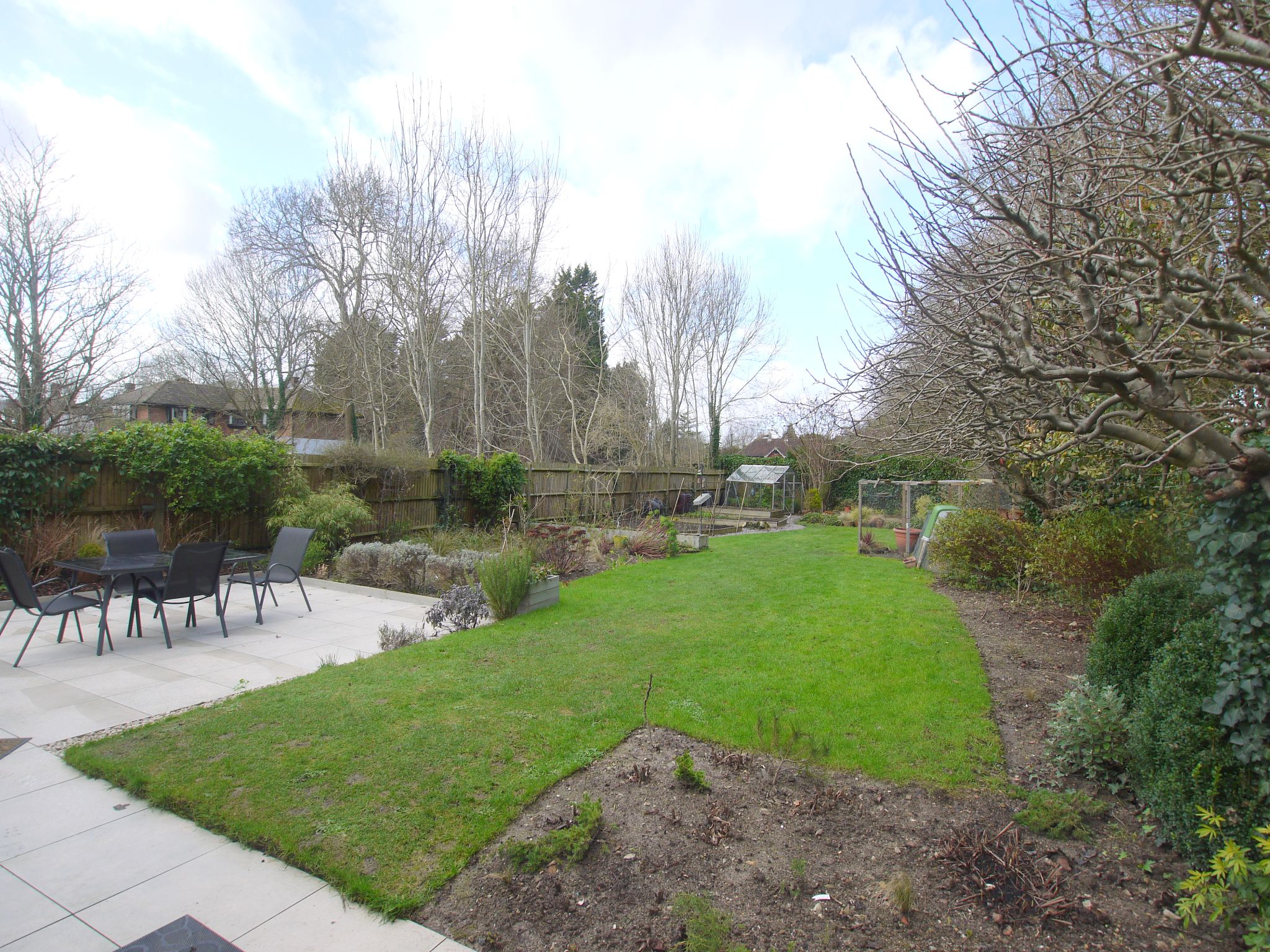 4 bedroom detached house Sold in Sevenoaks - Photograph 16