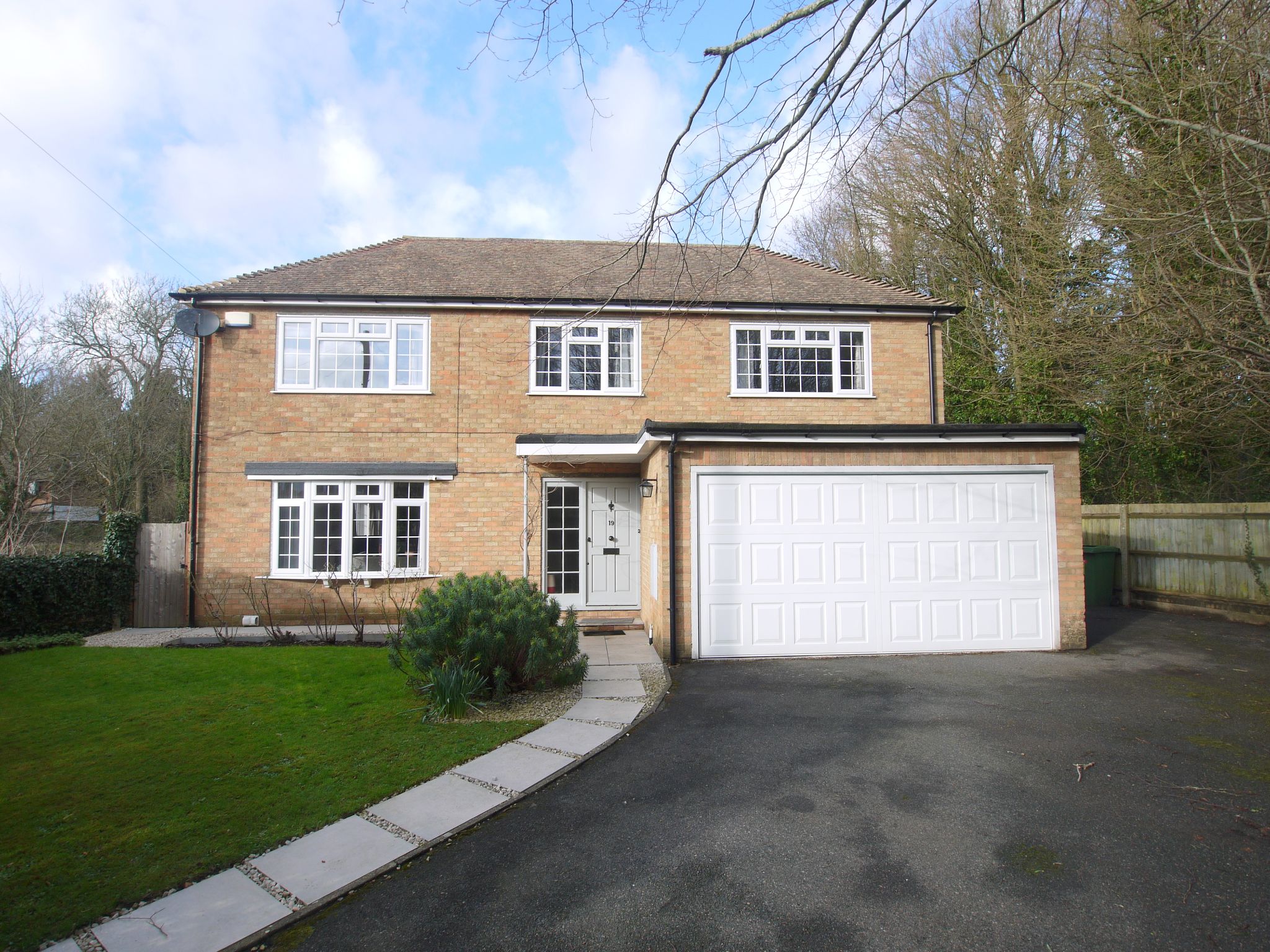 4 bedroom detached house Sold in Sevenoaks - Photograph 1