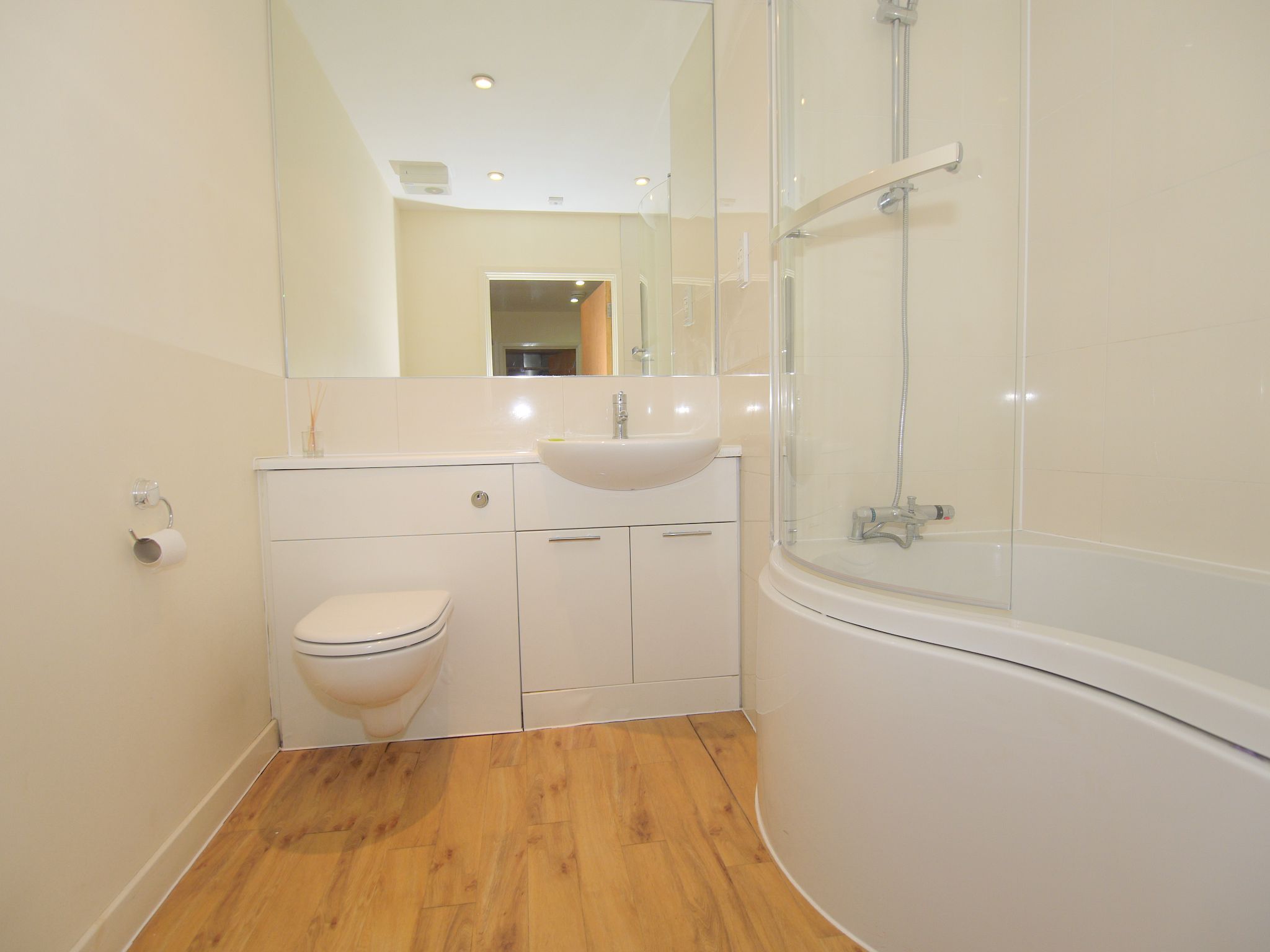 1 bedroom apartment Sold in Sevenoaks - Photograph 7