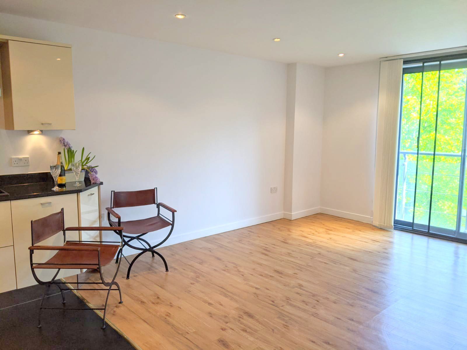 1 bedroom apartment Sold in Sevenoaks - Photograph 6