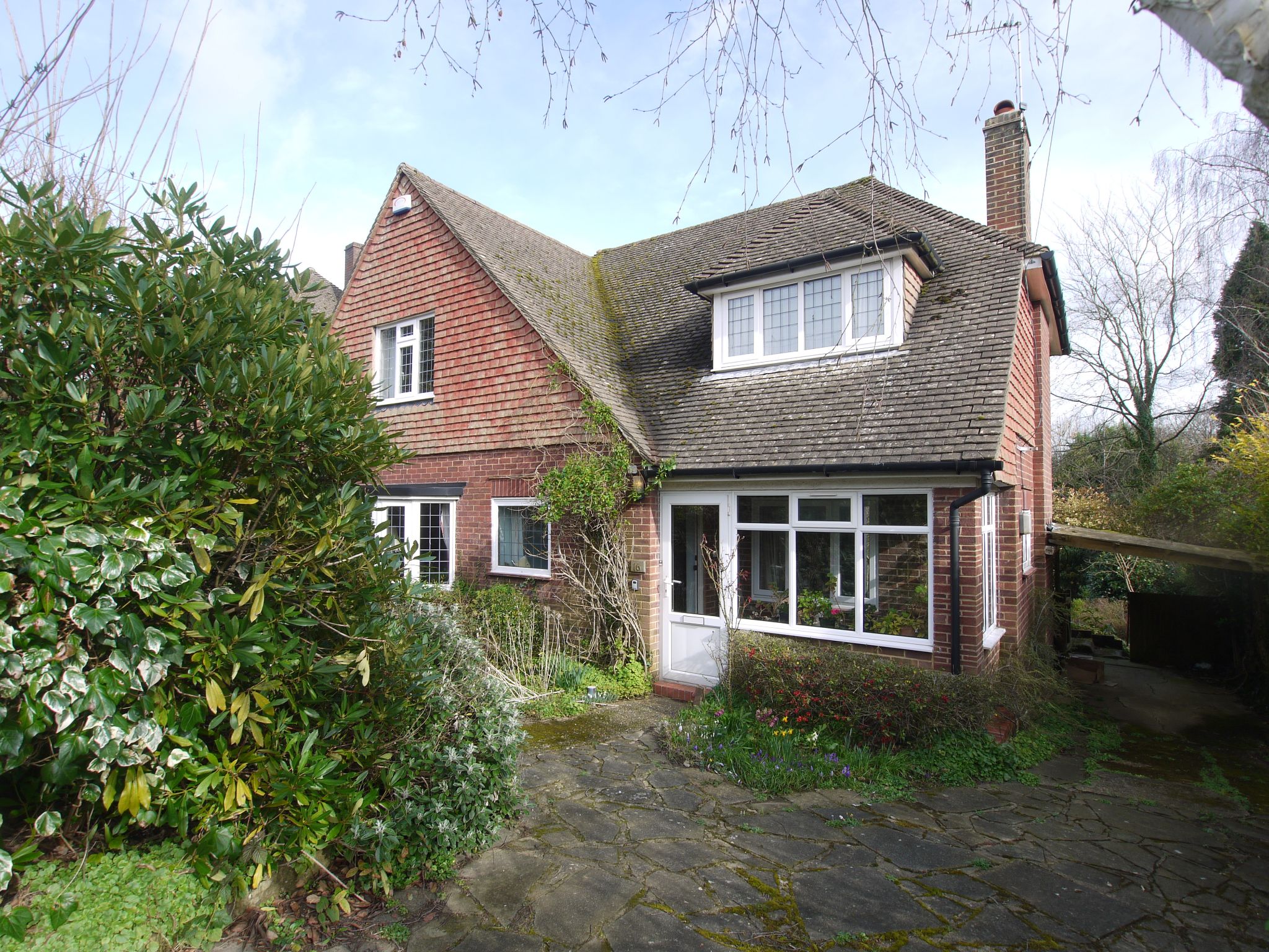3 bedroom detached house Sold in Sevenoaks - Photograph 1
