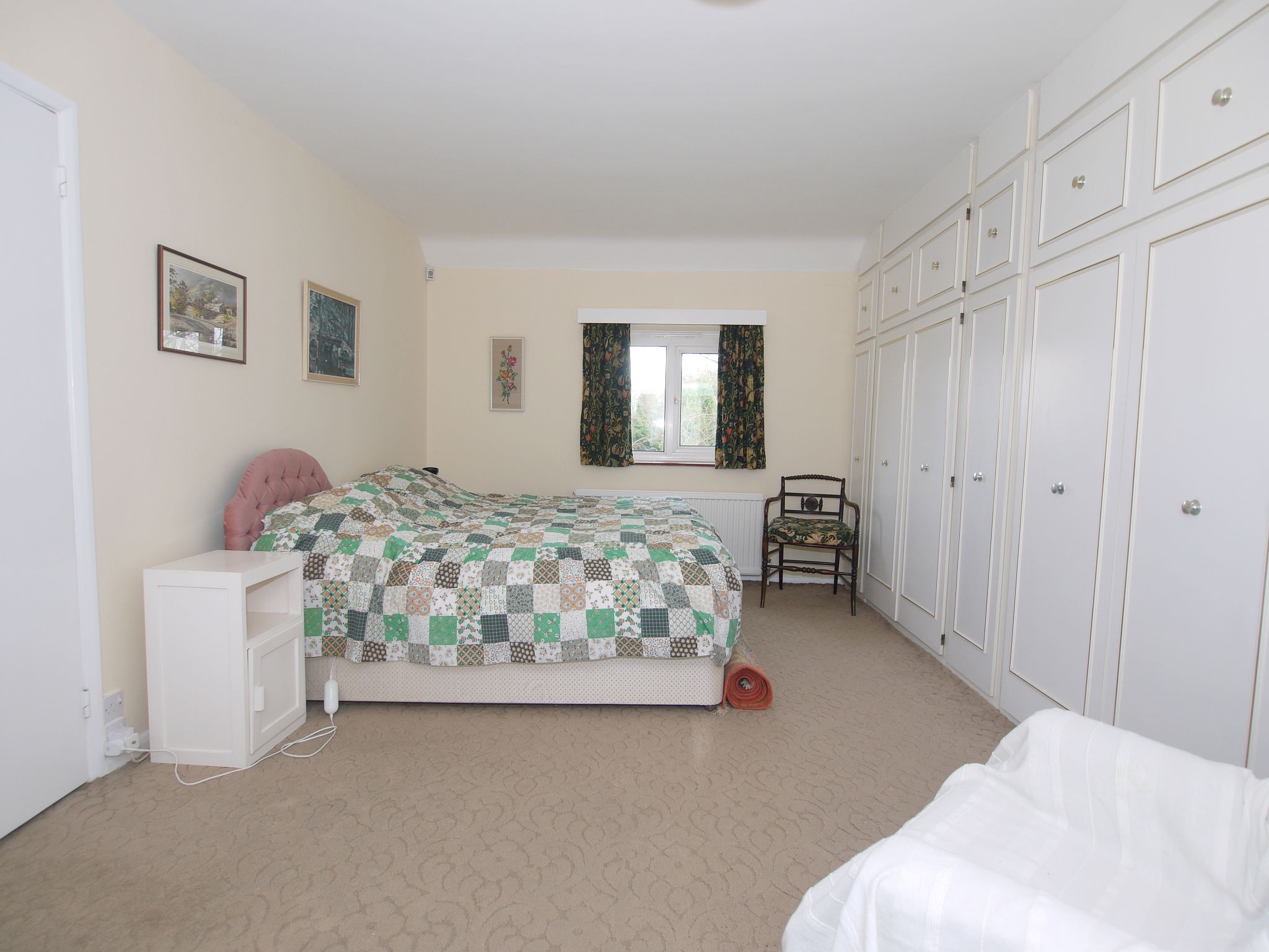 3 bedroom detached house Sold in Sevenoaks - Photograph 6