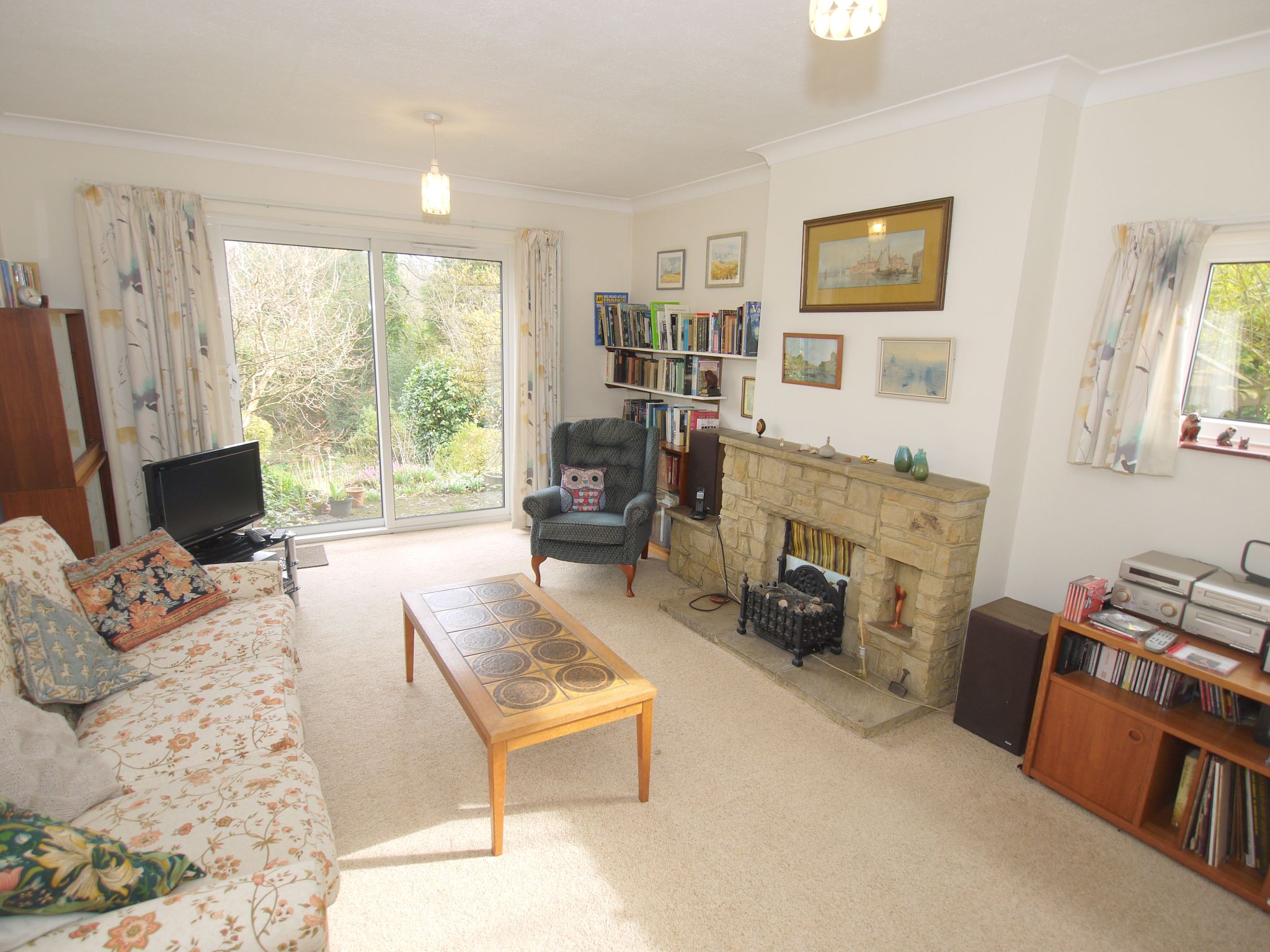 3 bedroom detached house Sold in Sevenoaks - Photograph 2
