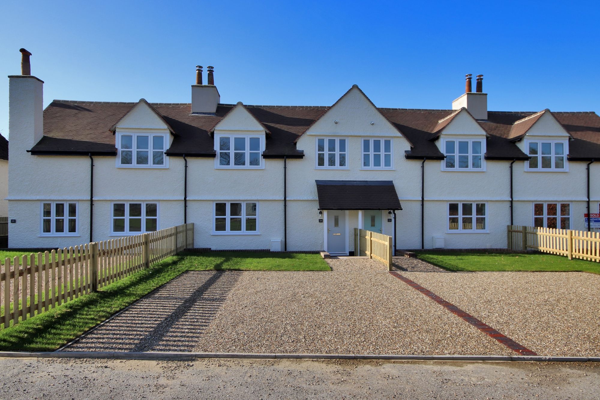 4 bedroom mid terraced house Sold in Tonbridge - Photograph 1