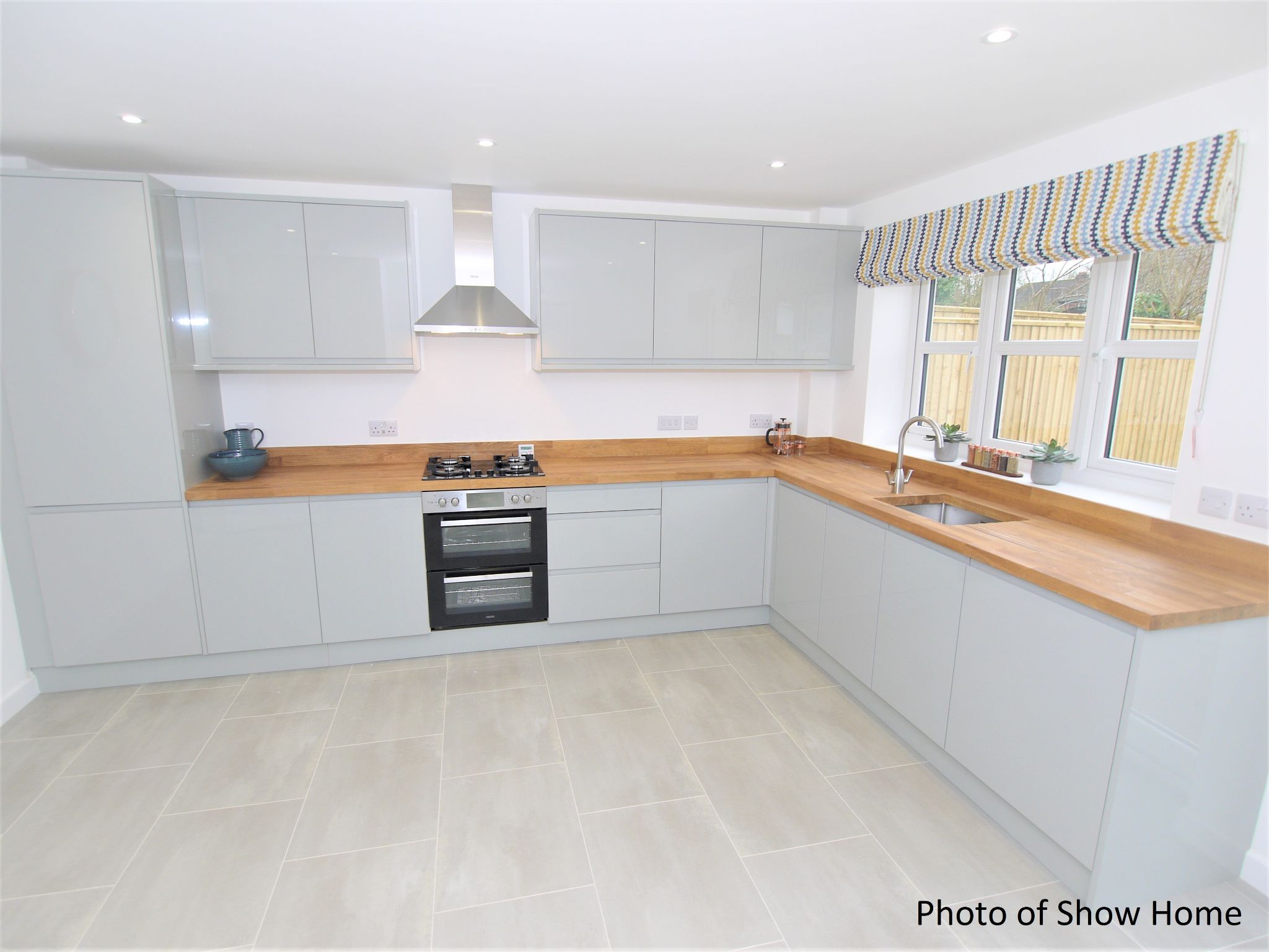 4 bedroom mid terraced house Sold in Tonbridge - Photograph 5