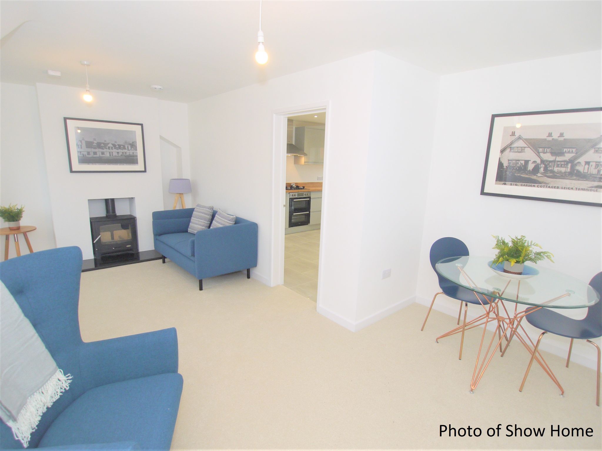 4 bedroom mid terraced house Sold in Tonbridge - Photograph 4