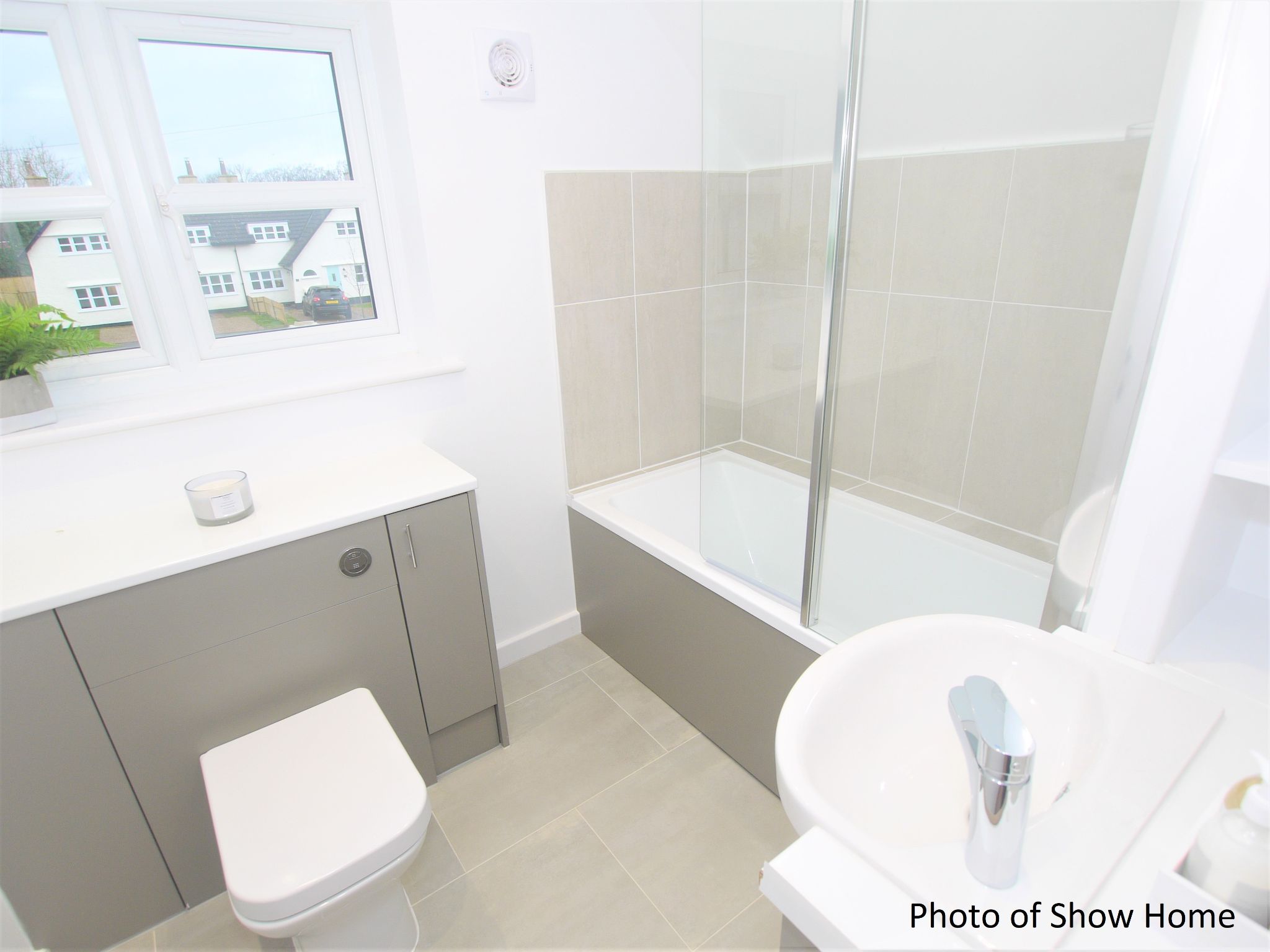 4 bedroom mid terraced house Sold in Tonbridge - Photograph 8