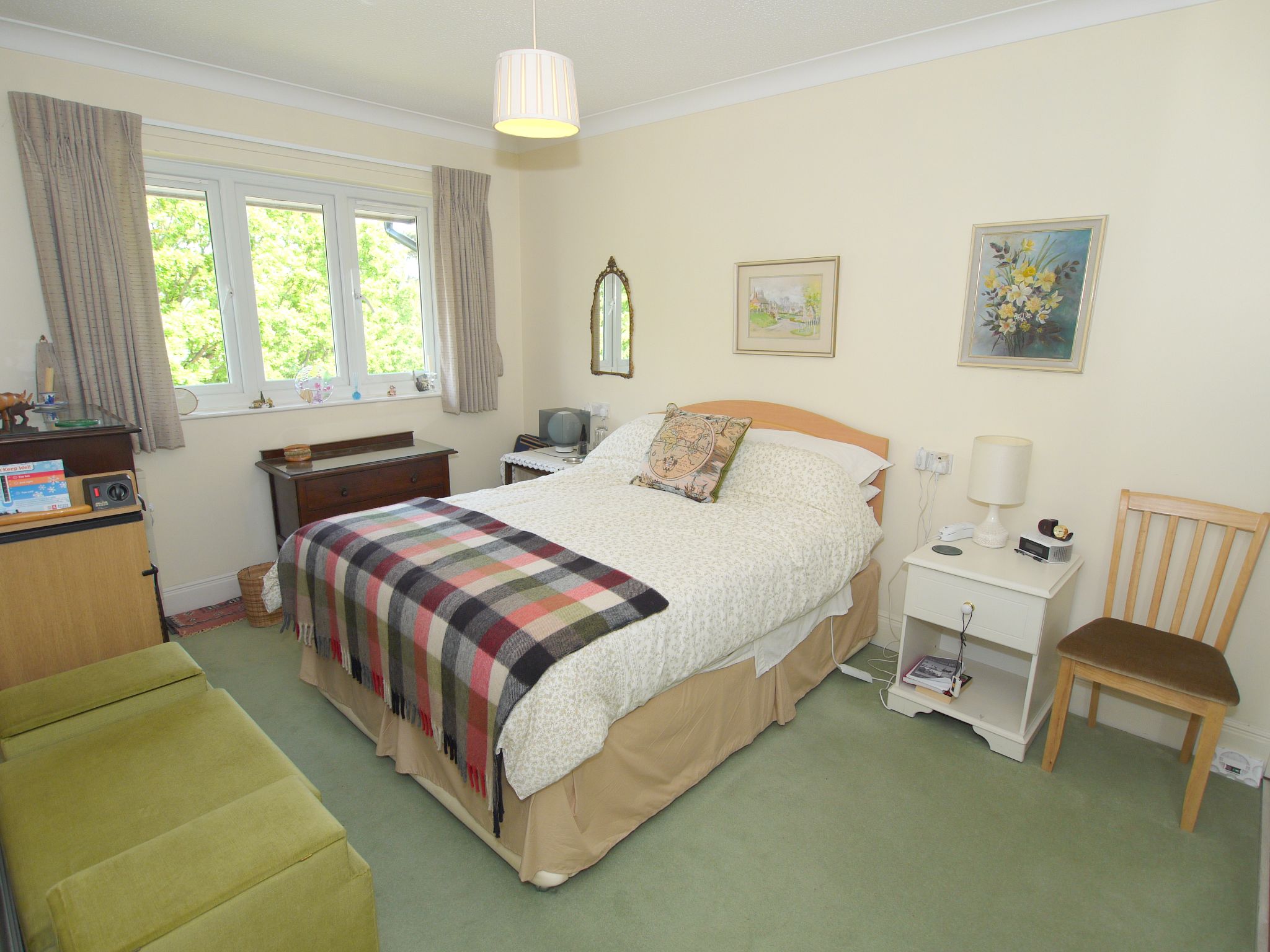 2 bedroom apartment Sold in Sevenoaks - Photograph 3