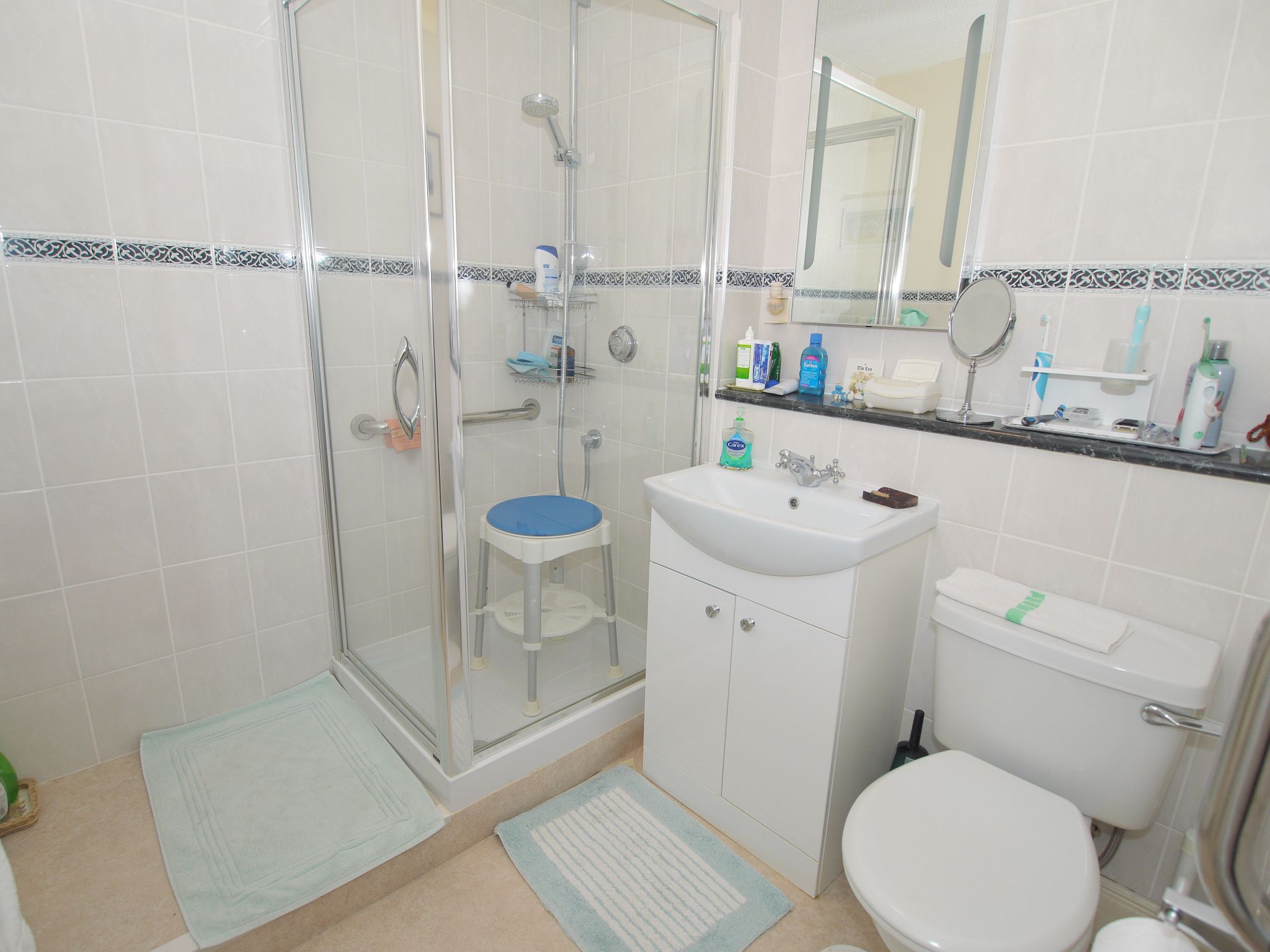 2 bedroom apartment Sold in Sevenoaks - Photograph 6