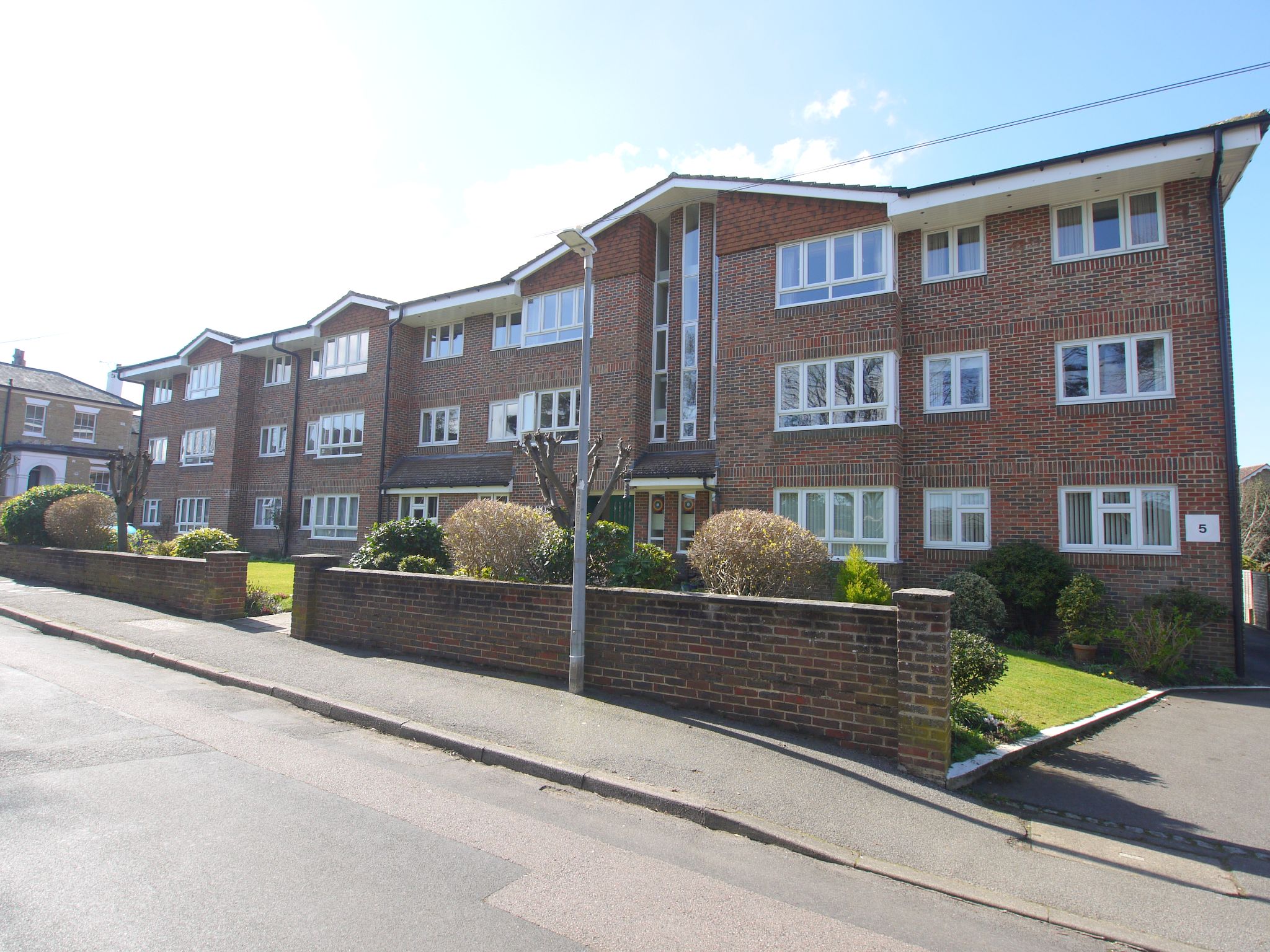 2 bedroom apartment Sold in Sevenoaks - Photograph 1