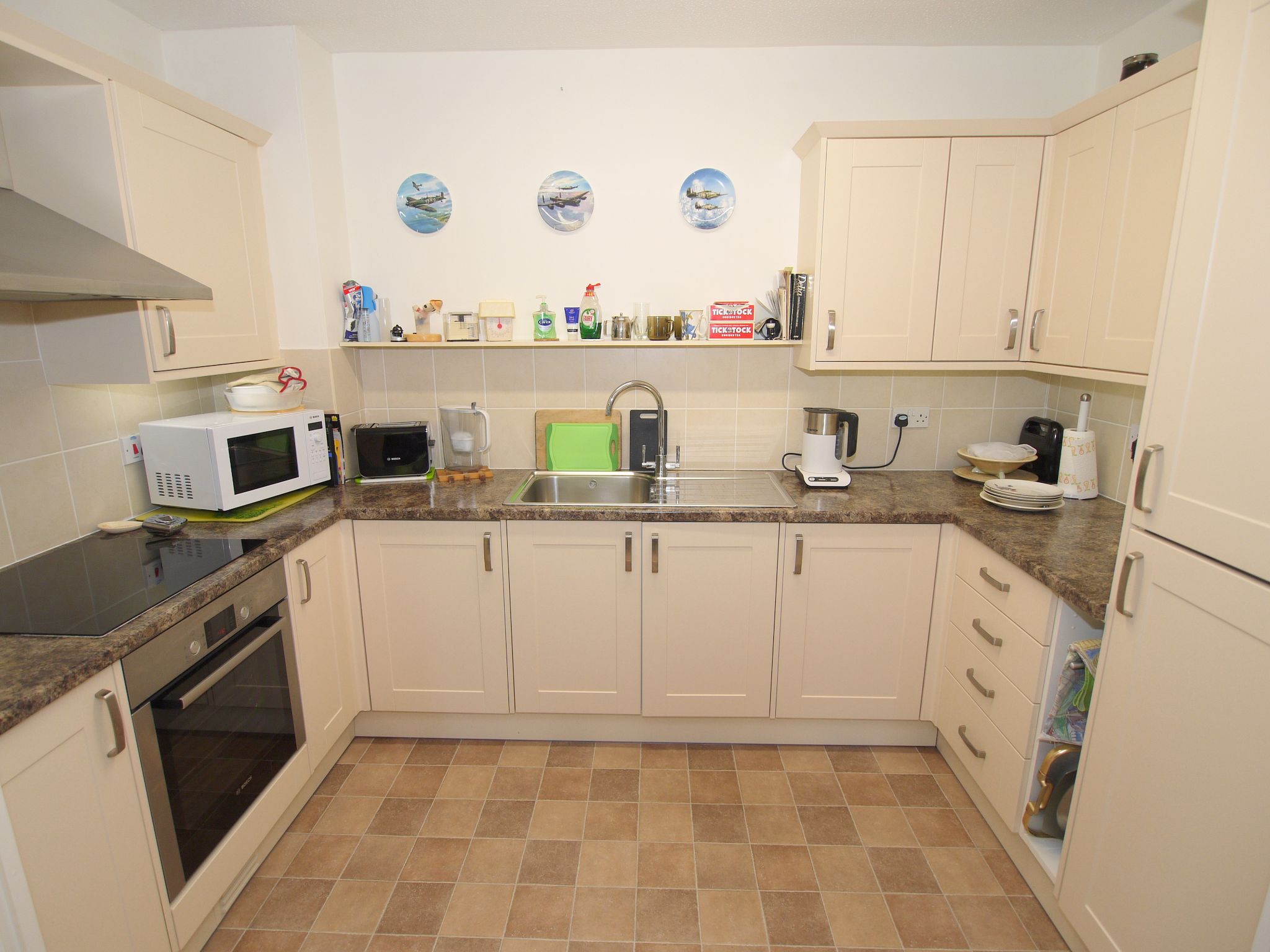 2 bedroom apartment Sold in Sevenoaks - Photograph 5