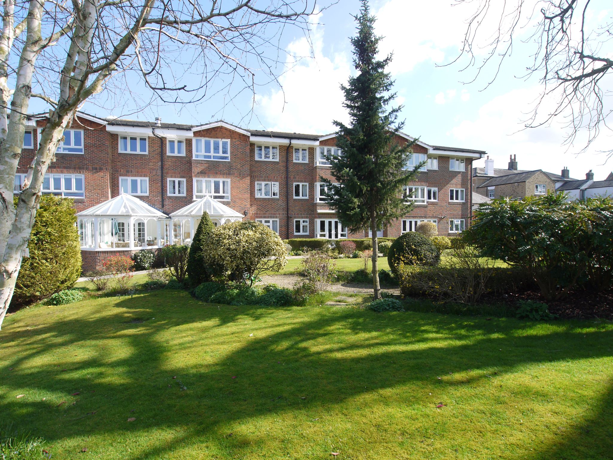 2 bedroom apartment Sold in Sevenoaks - Photograph 3