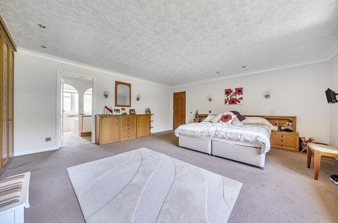 4 bedroom detached house SSTC in Knockholt - Photograph 4