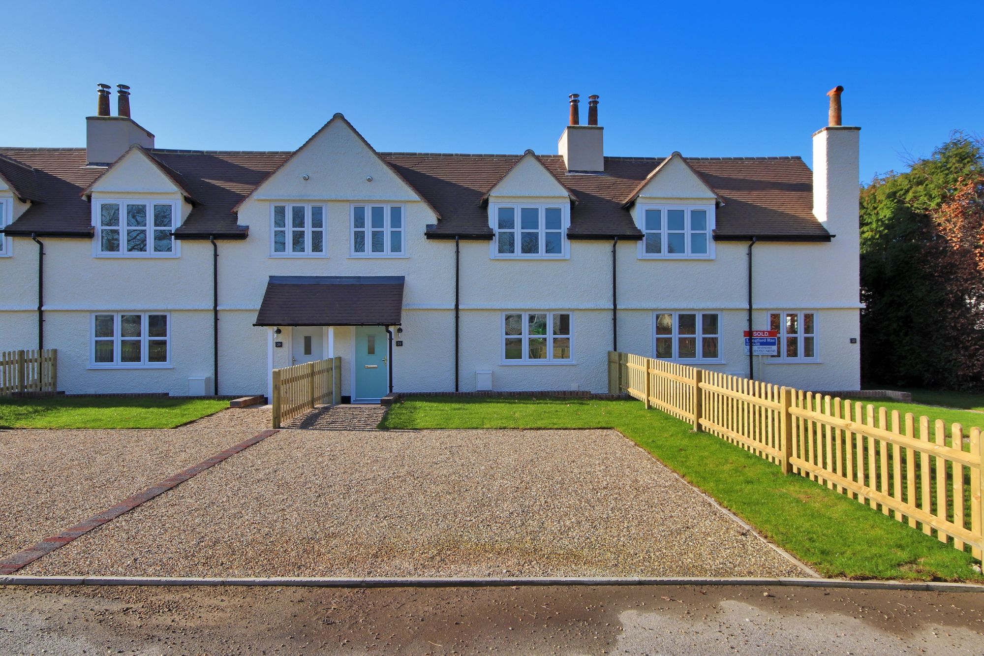 4 bedroom mid terraced house Sold in Tonbridge - Photograph 1