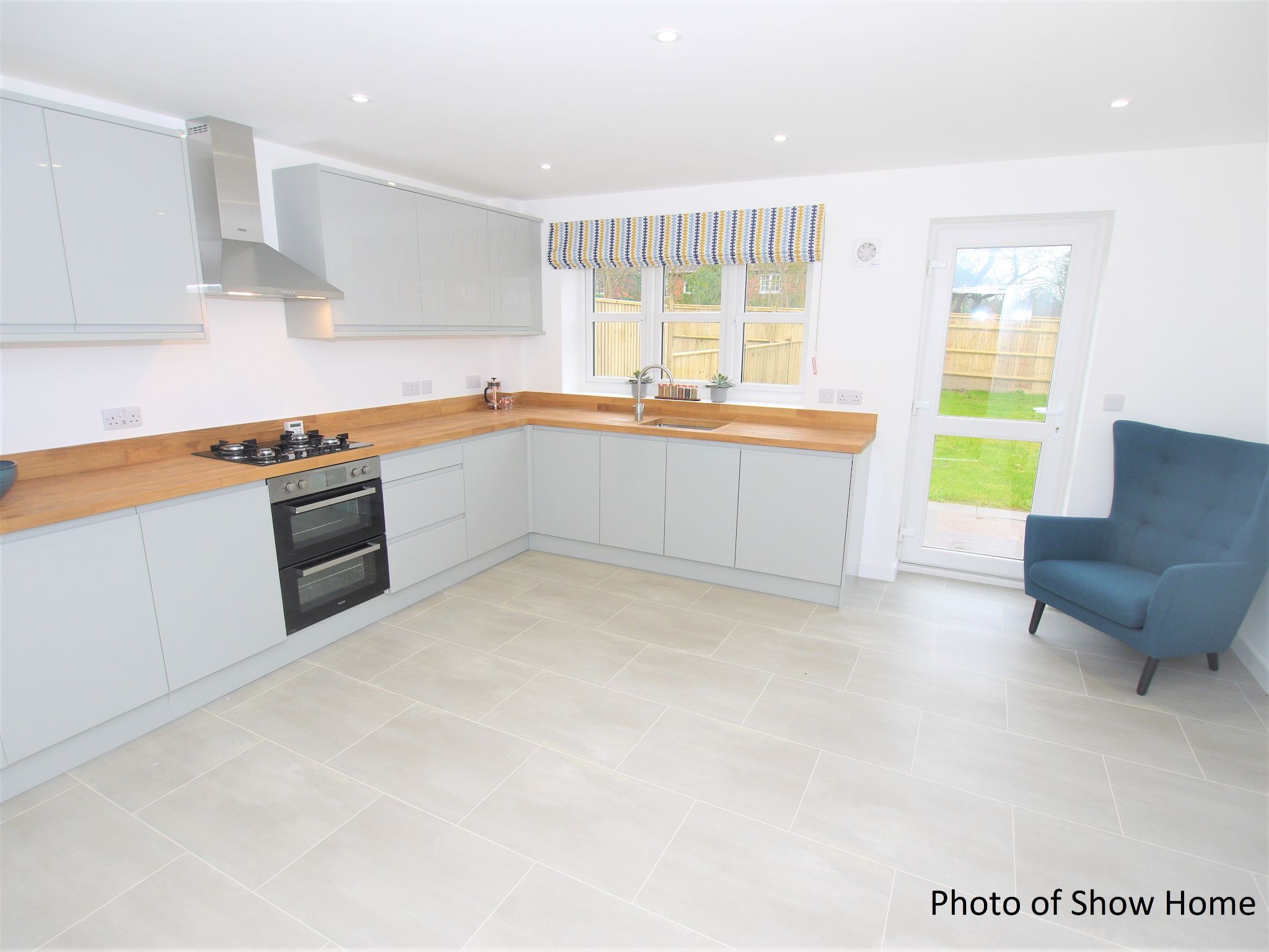4 bedroom mid terraced house Sold in Tonbridge - Photograph 3