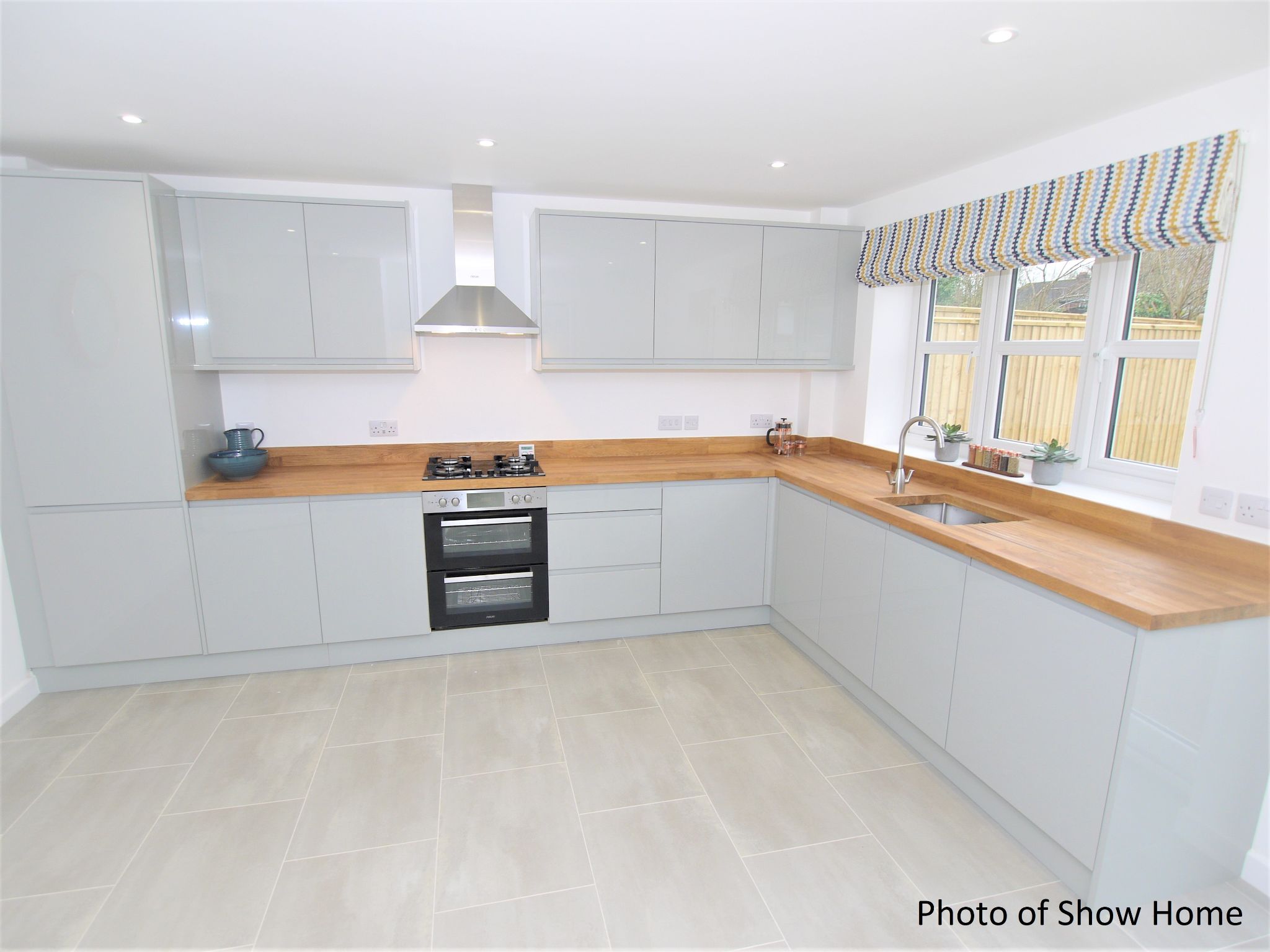 4 bedroom mid terraced house Sold in Tonbridge - Photograph 6