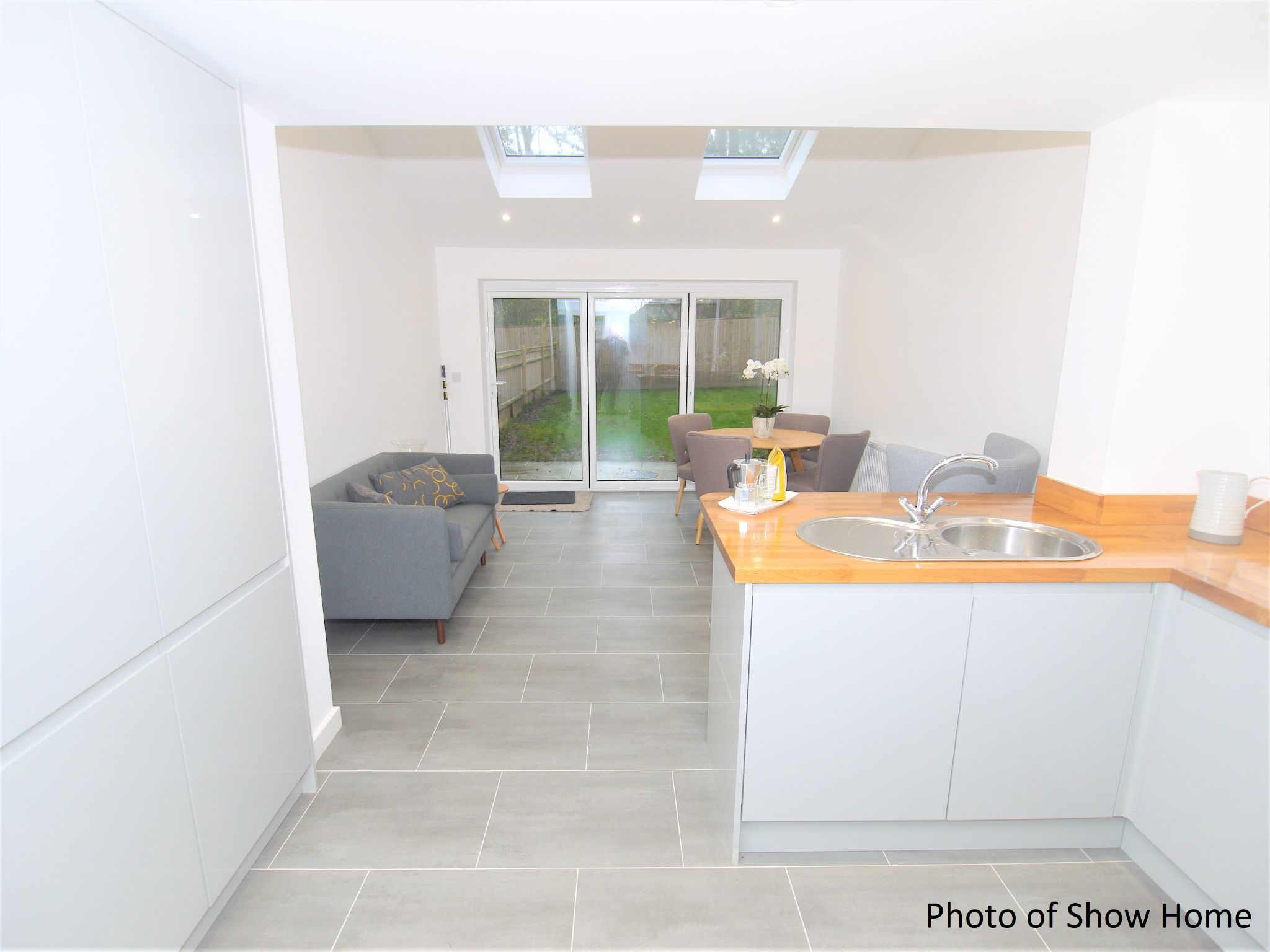 3 bedroom mid terraced house Sold in Tonbridge - Photograph 4