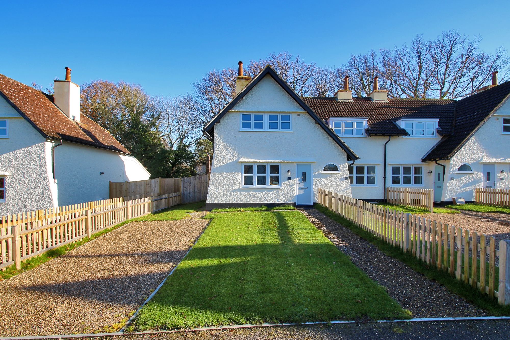 2 bedroom end terraced house Sold in Tonbridge - Photograph 1