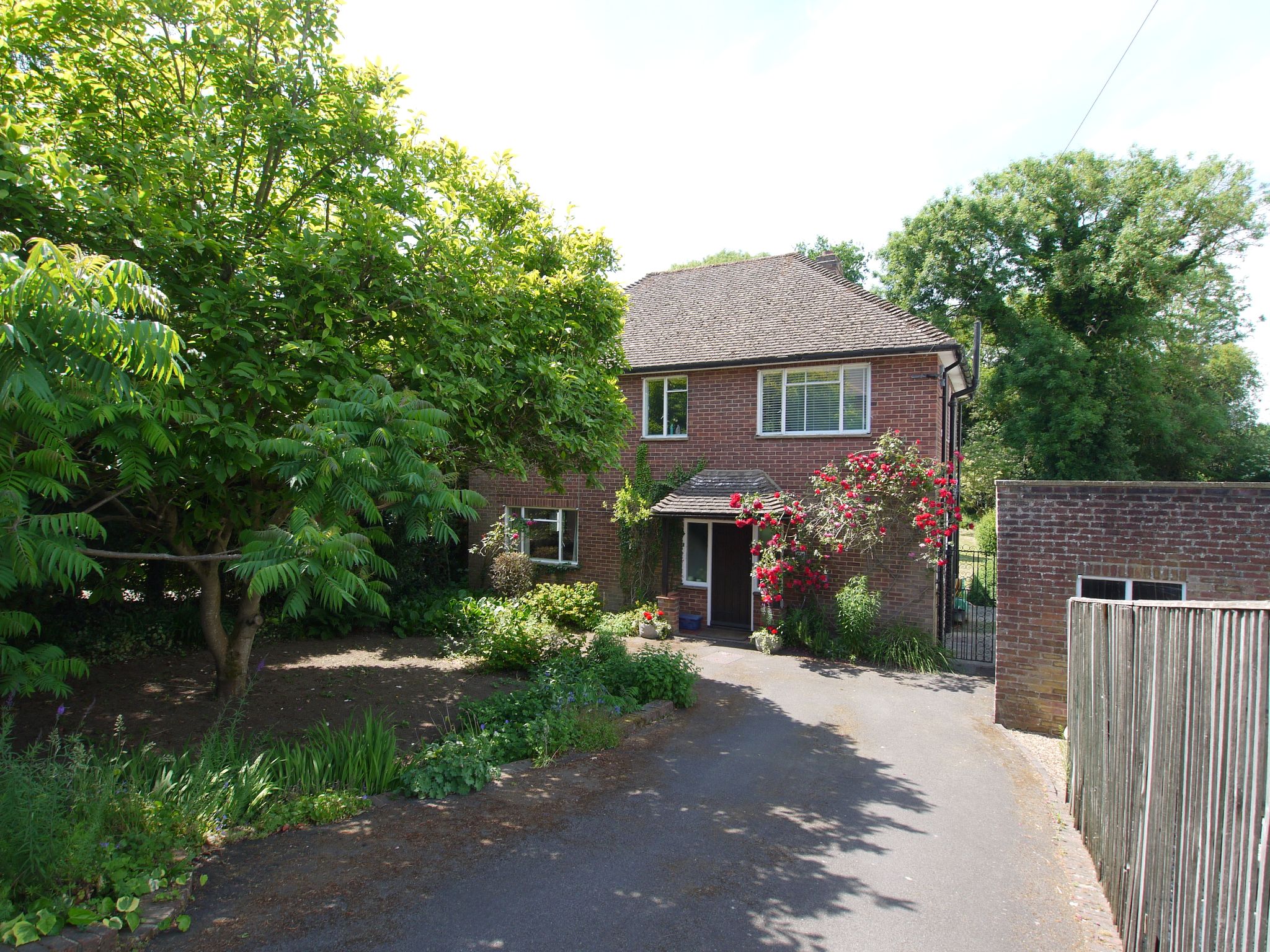 4 bedroom detached house Sold in Sevenoaks - Photograph 1