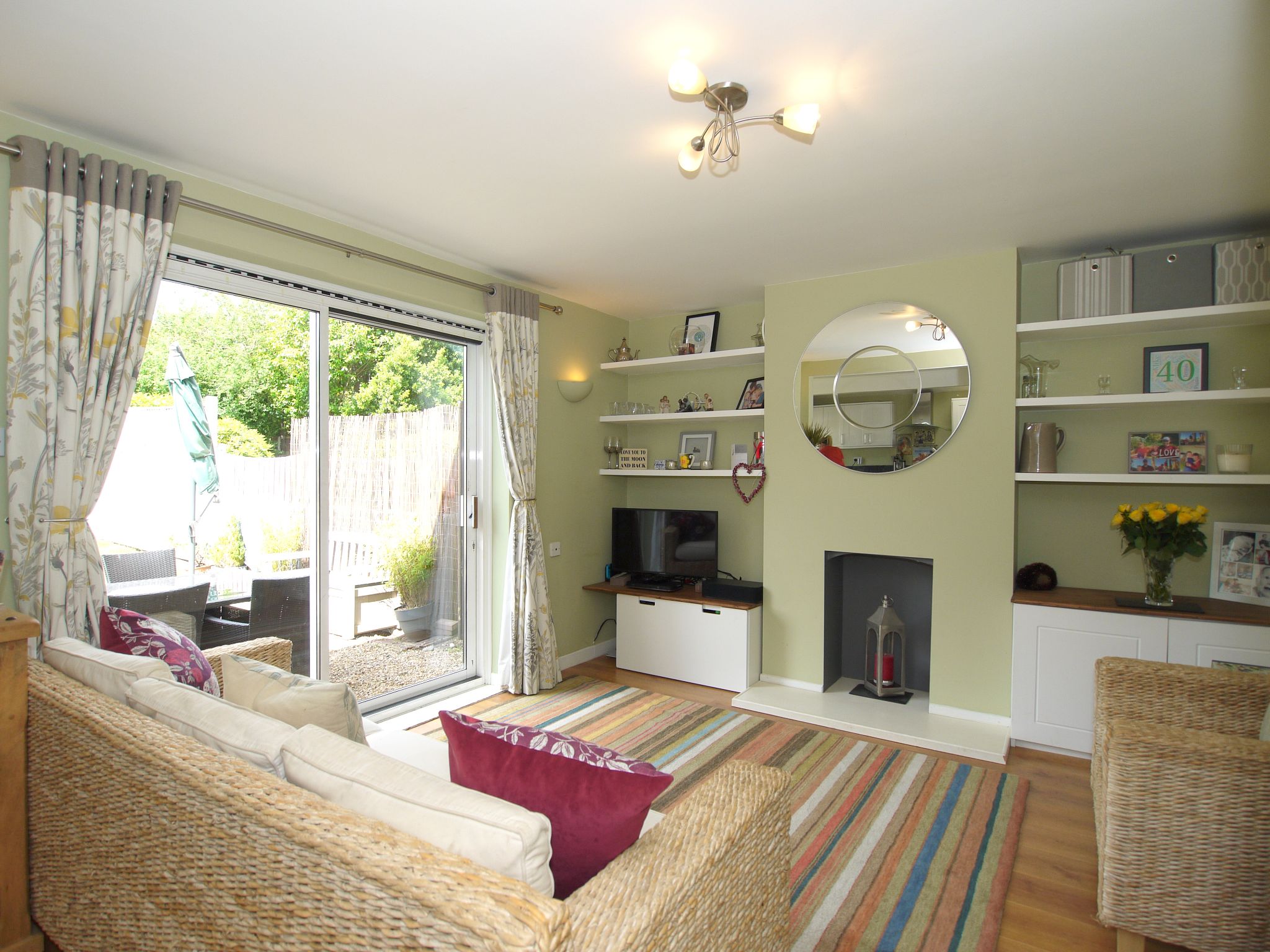 3 bedroom semi-detached house Sold in Sevenoaks - Photograph 4