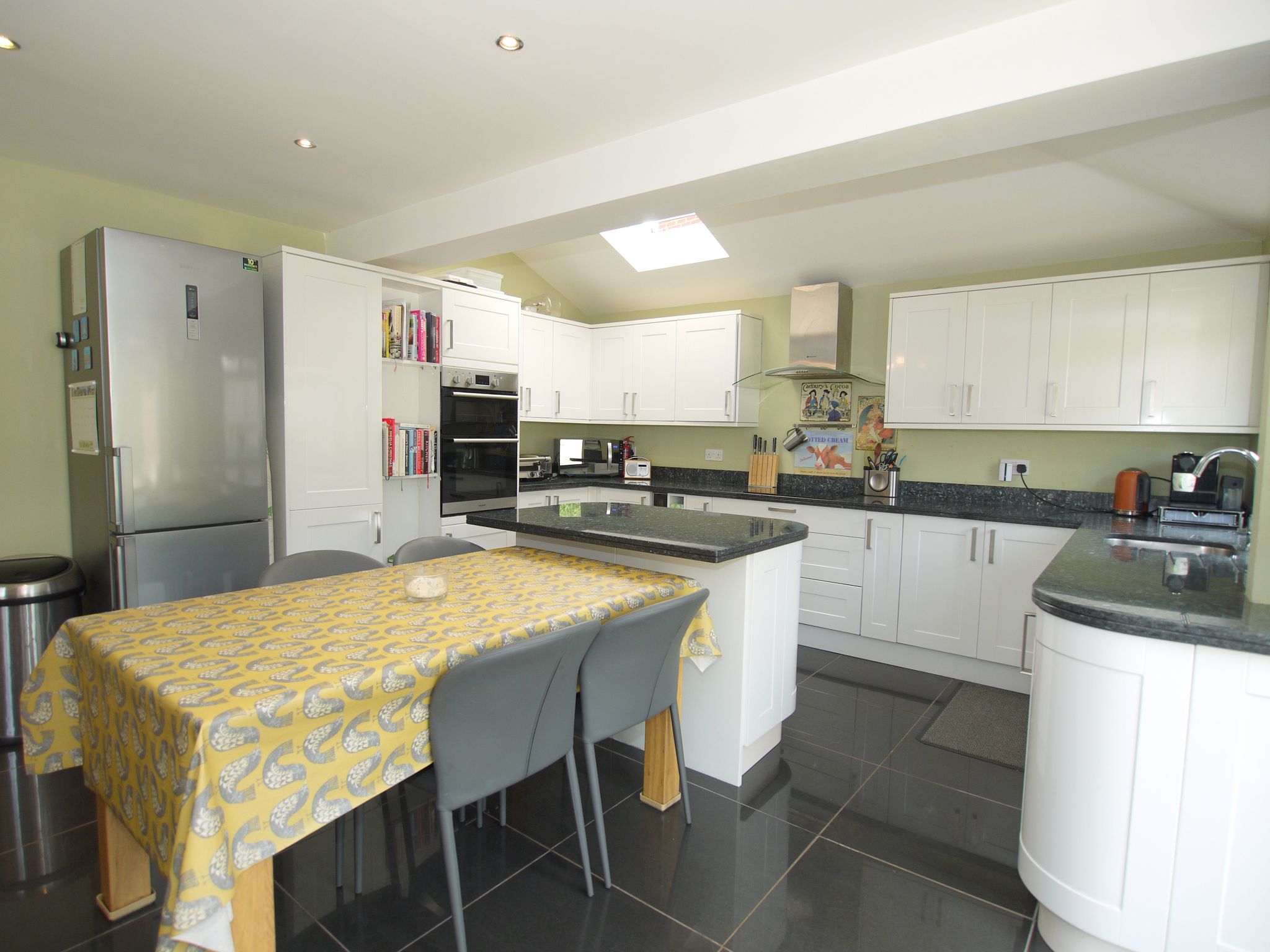 3 bedroom semi-detached house Sold in Sevenoaks - Photograph 2