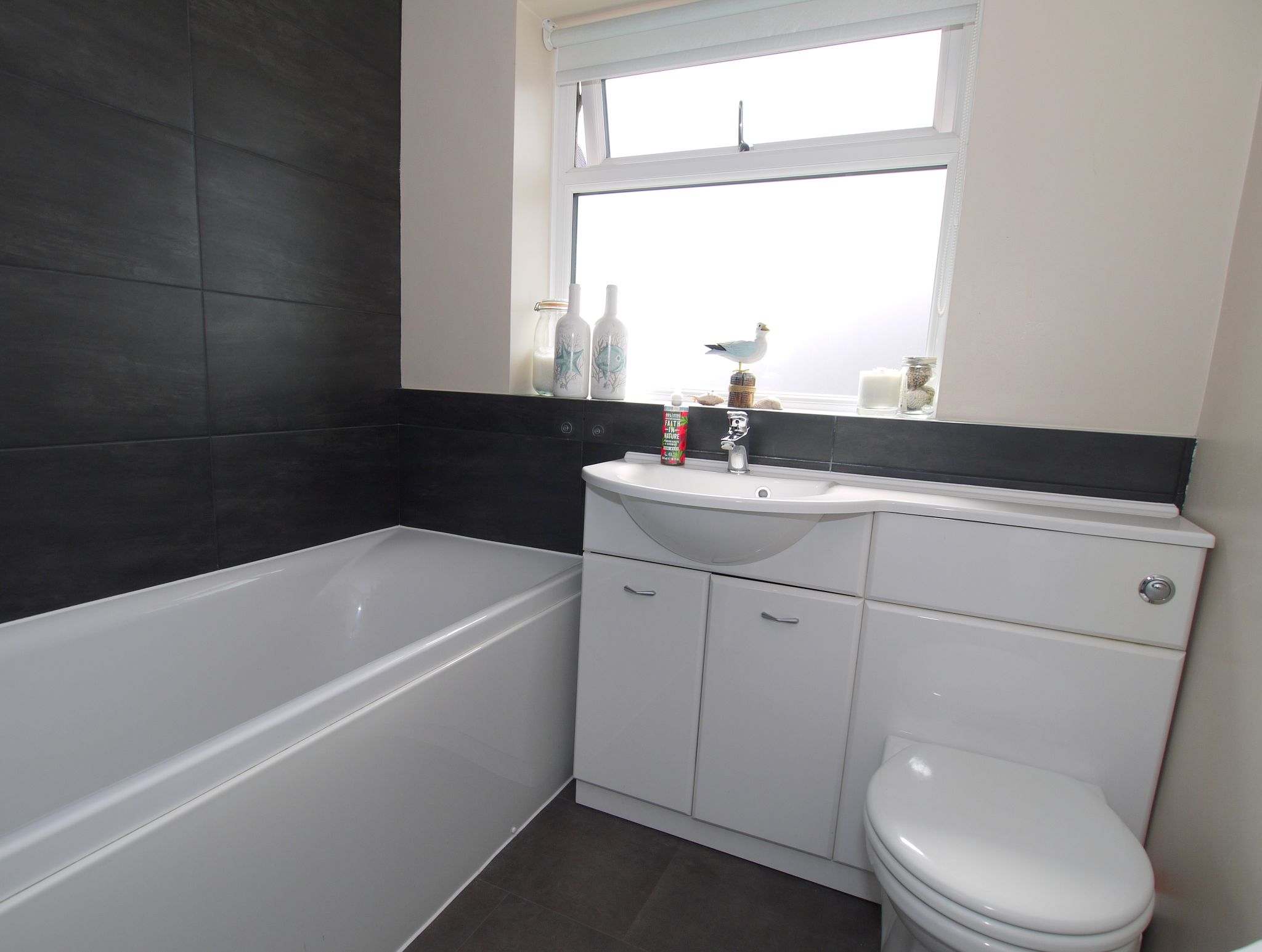 3 bedroom semi-detached house Sold in Sevenoaks - Photograph 11