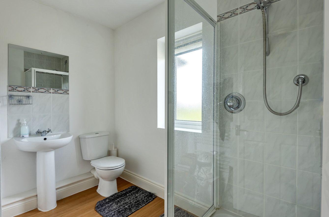 4 bedroom semi-detached house For Sale in Sevenoaks - Photograph 10