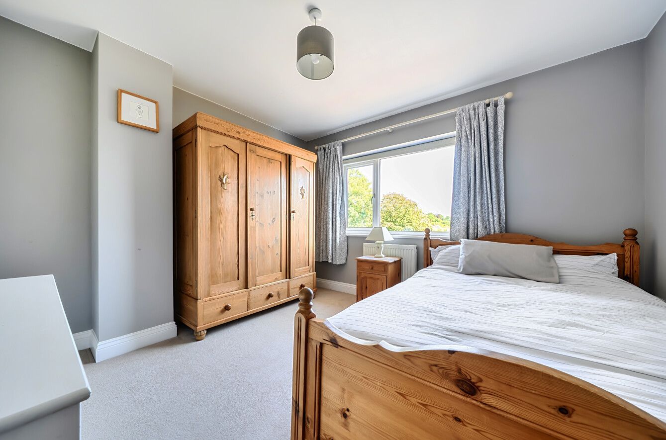 4 bedroom semi-detached house For Sale in Kemsing - Photograph 9