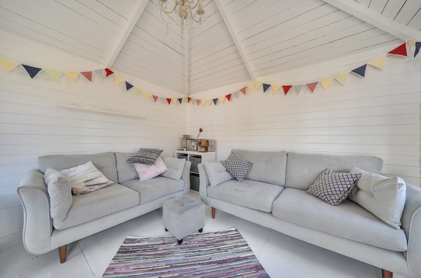 4 bedroom semi-detached house For Sale in Kemsing - Photograph 13