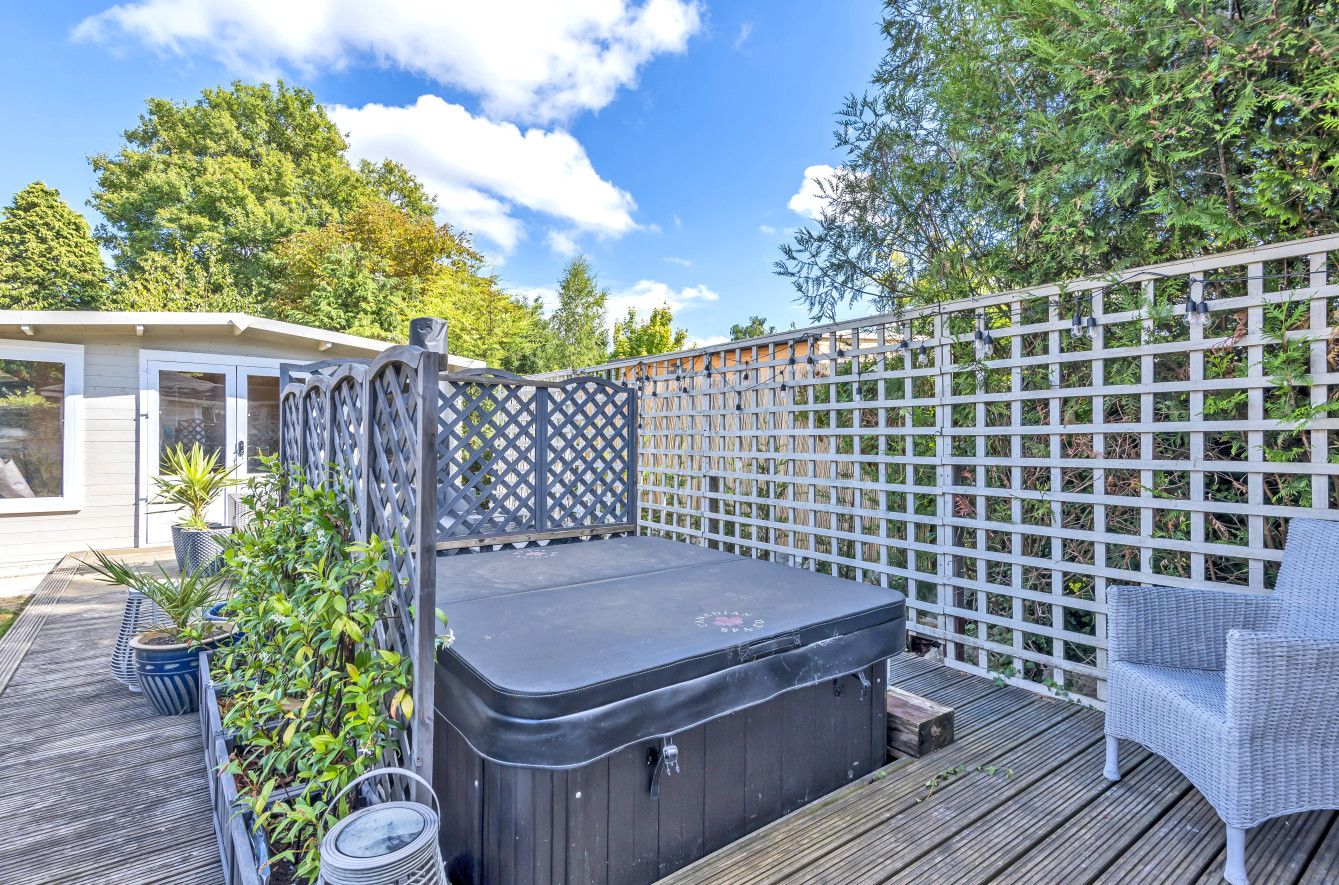 4 bedroom semi-detached house For Sale in Sevenoaks - Photograph 16