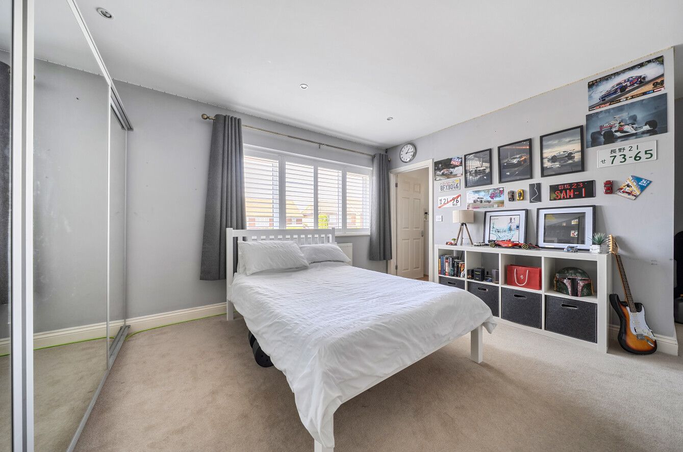 4 bedroom semi-detached house For Sale in Kemsing - Photograph 11