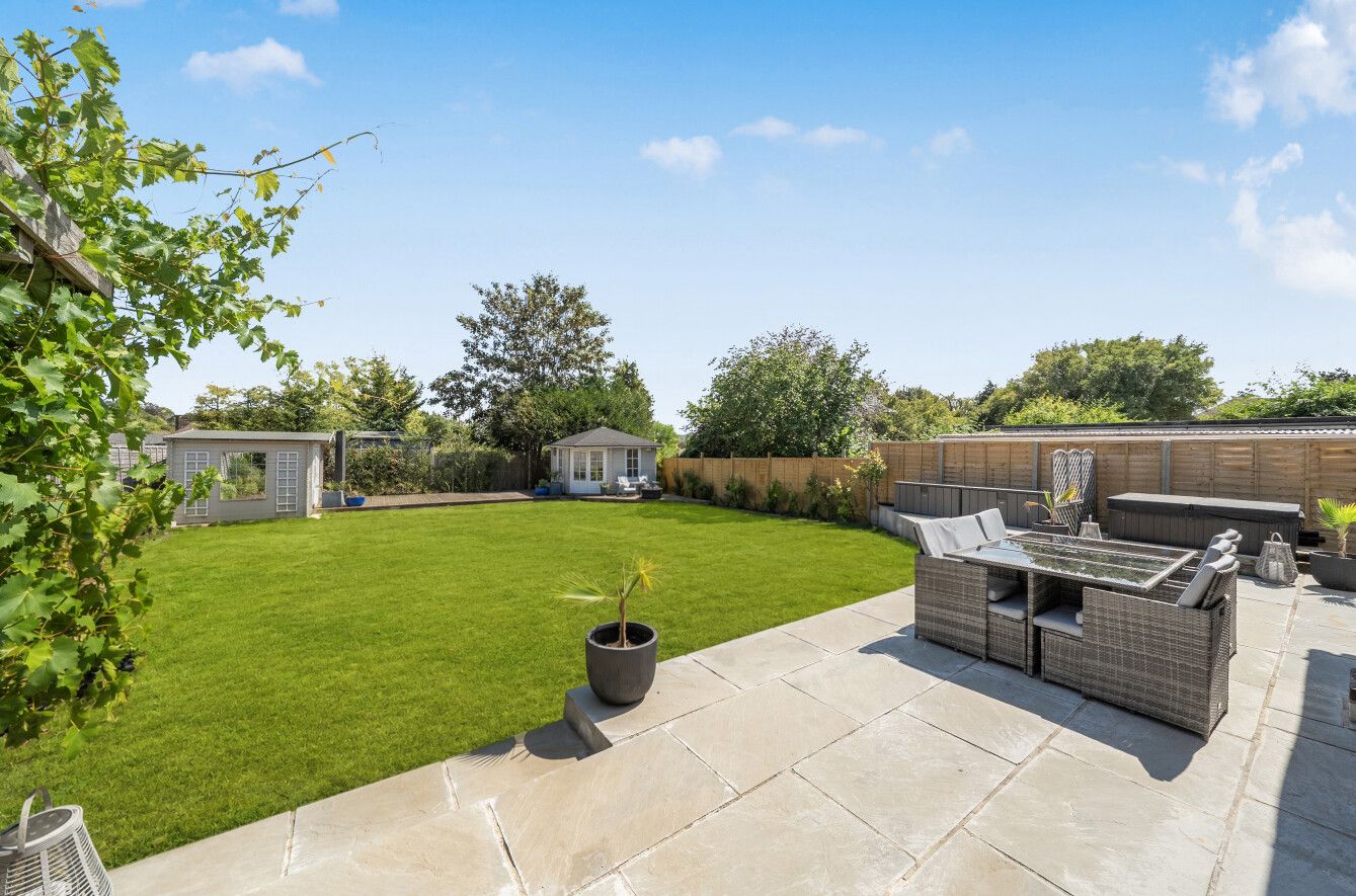 4 bedroom semi-detached house For Sale in Kemsing - Photograph 3