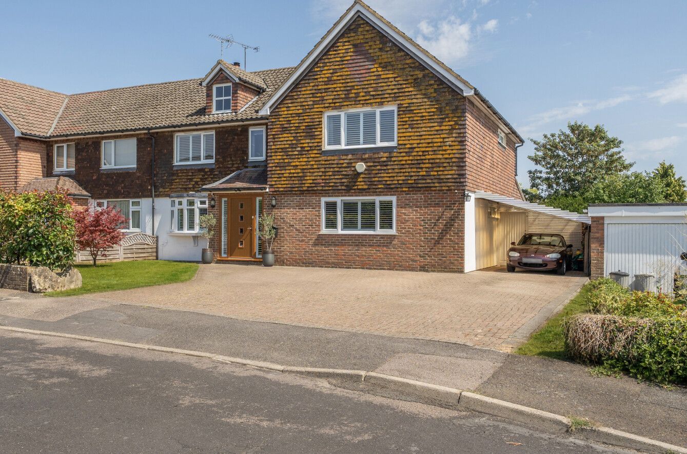 4 bedroom semi-detached house For Sale in Kemsing - Photograph 1