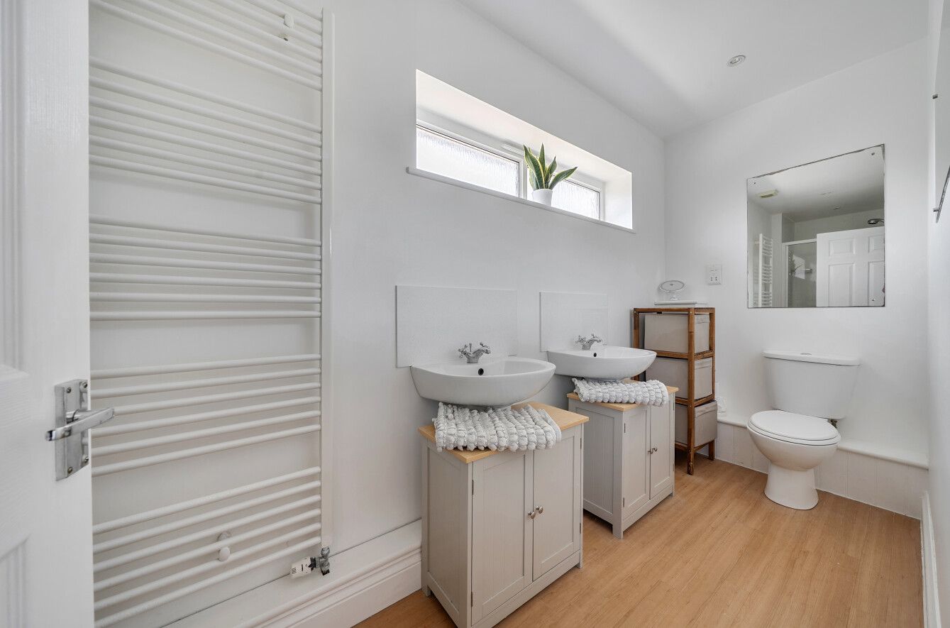 4 bedroom semi-detached house For Sale in Kemsing - Photograph 12