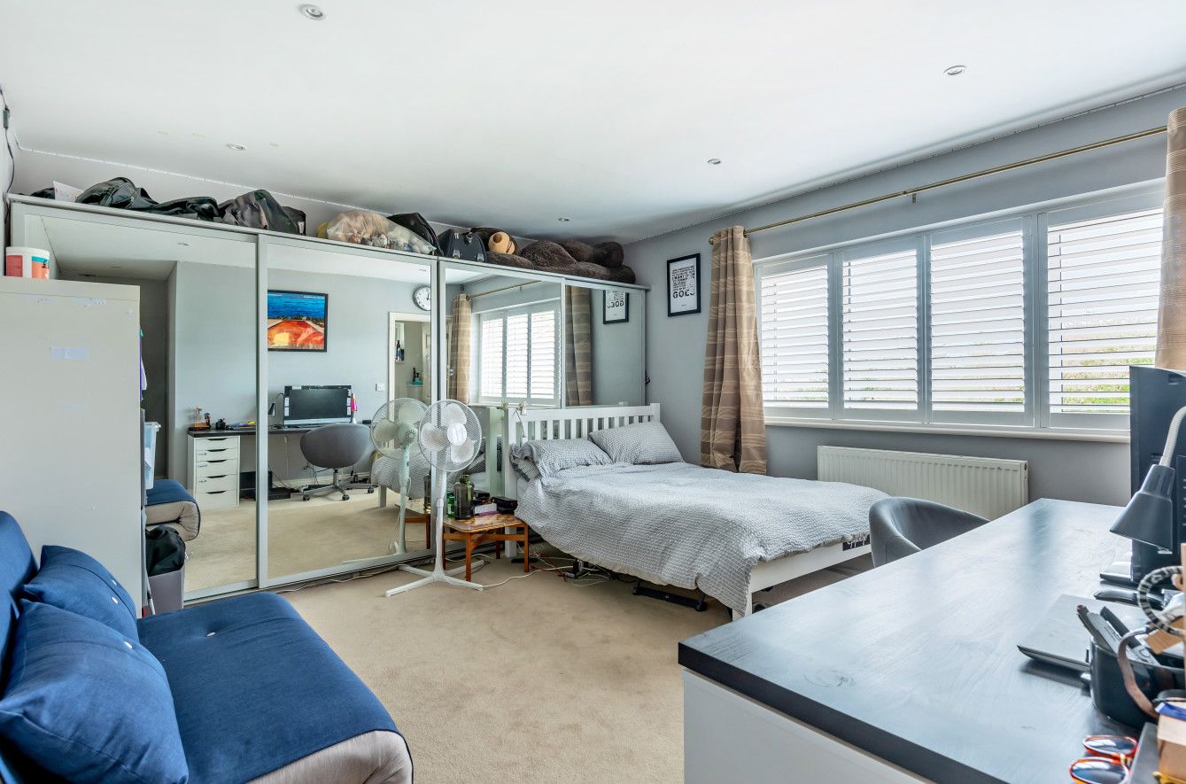 4 bedroom semi-detached house For Sale in Sevenoaks - Photograph 12