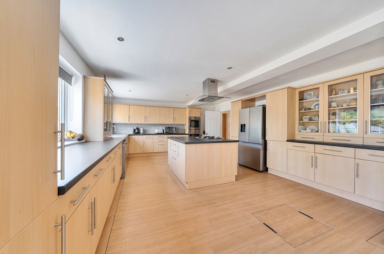 4 bedroom semi-detached house For Sale in Kemsing - Photograph 4