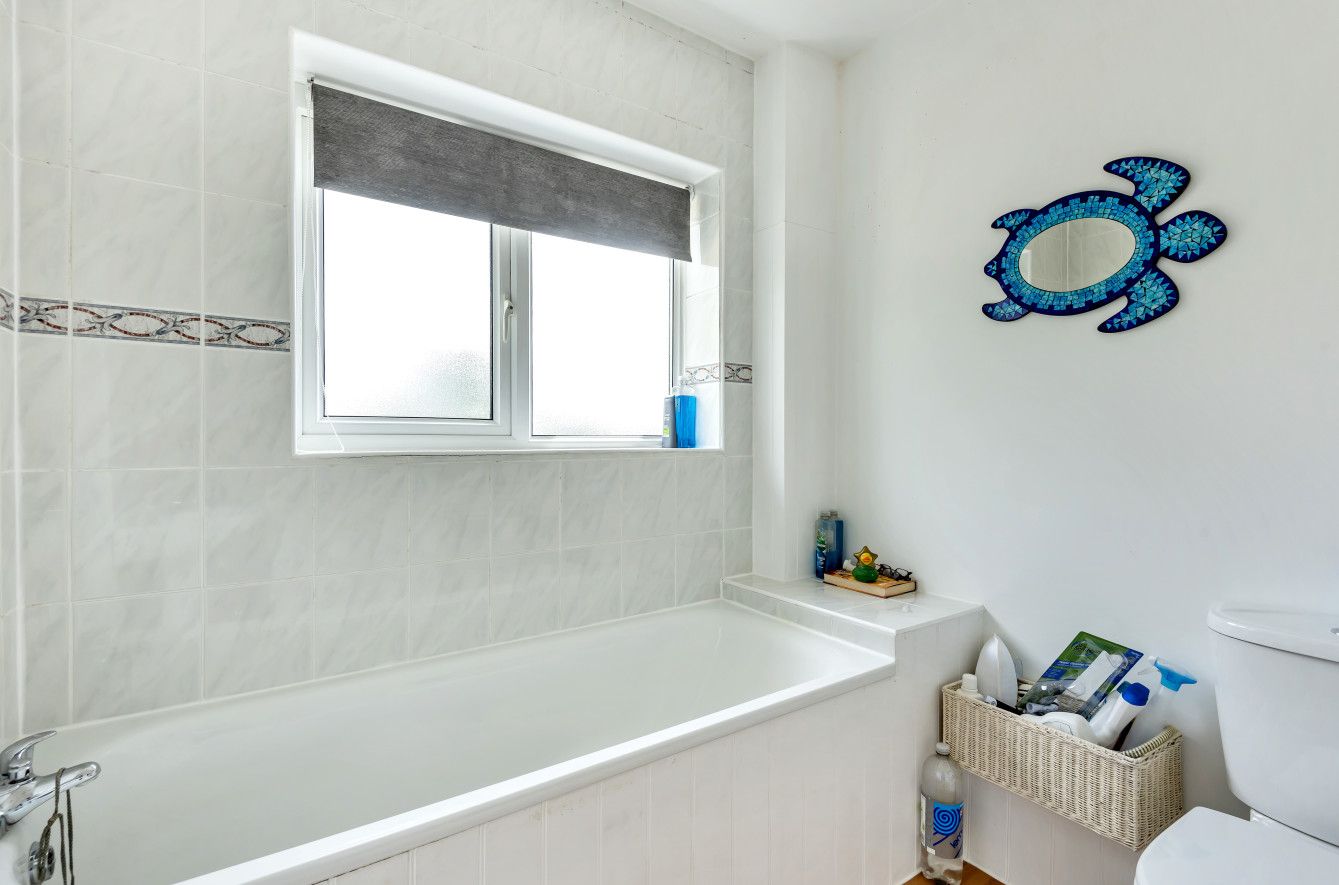 4 bedroom semi-detached house For Sale in Sevenoaks - Photograph 13