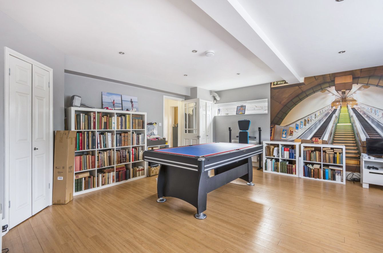 4 bedroom semi-detached house For Sale in Sevenoaks - Photograph 5