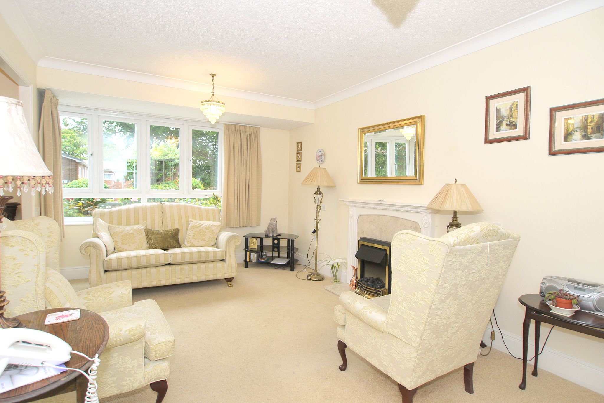 1 bedroom ground floor Sold in Sevenoaks - Photograph 2