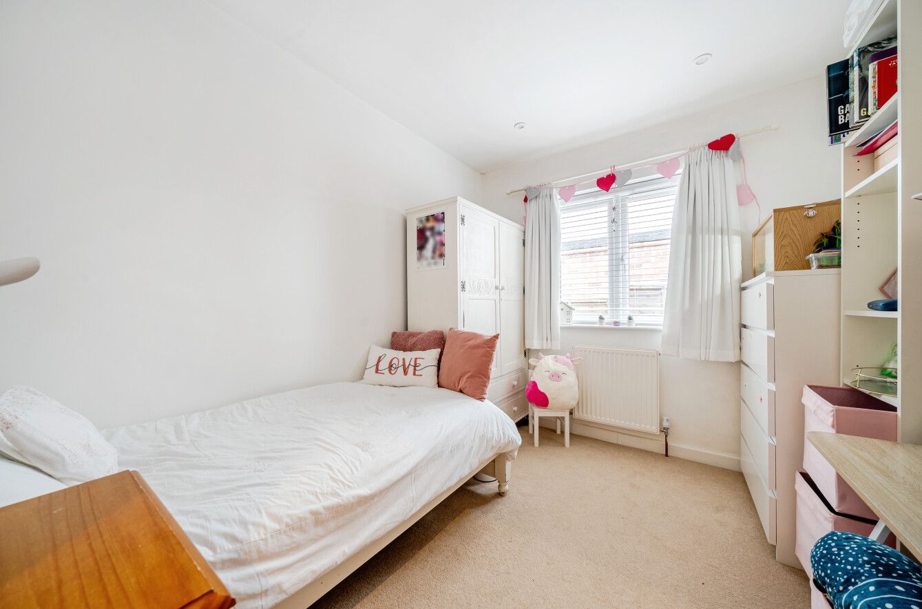 3 bedroom detached bungalow For Sale in Kemsing - Photograph 12