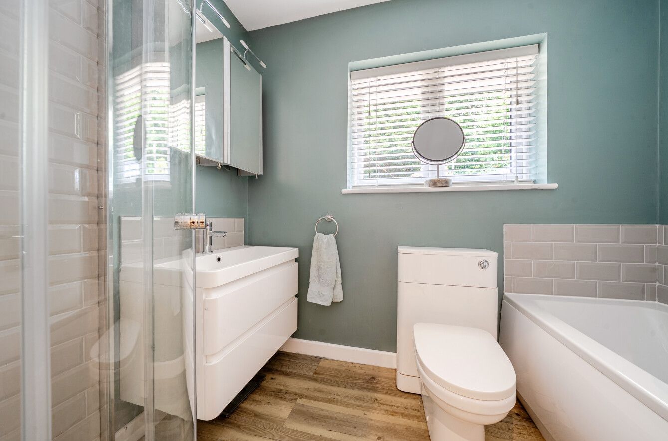 3 bedroom detached bungalow For Sale in Kemsing - Photograph 11