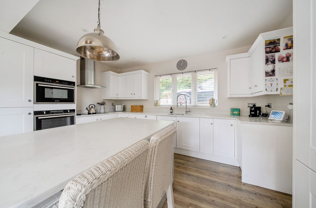 3 bedroom detached bungalow For Sale in Kemsing - Photograph 9