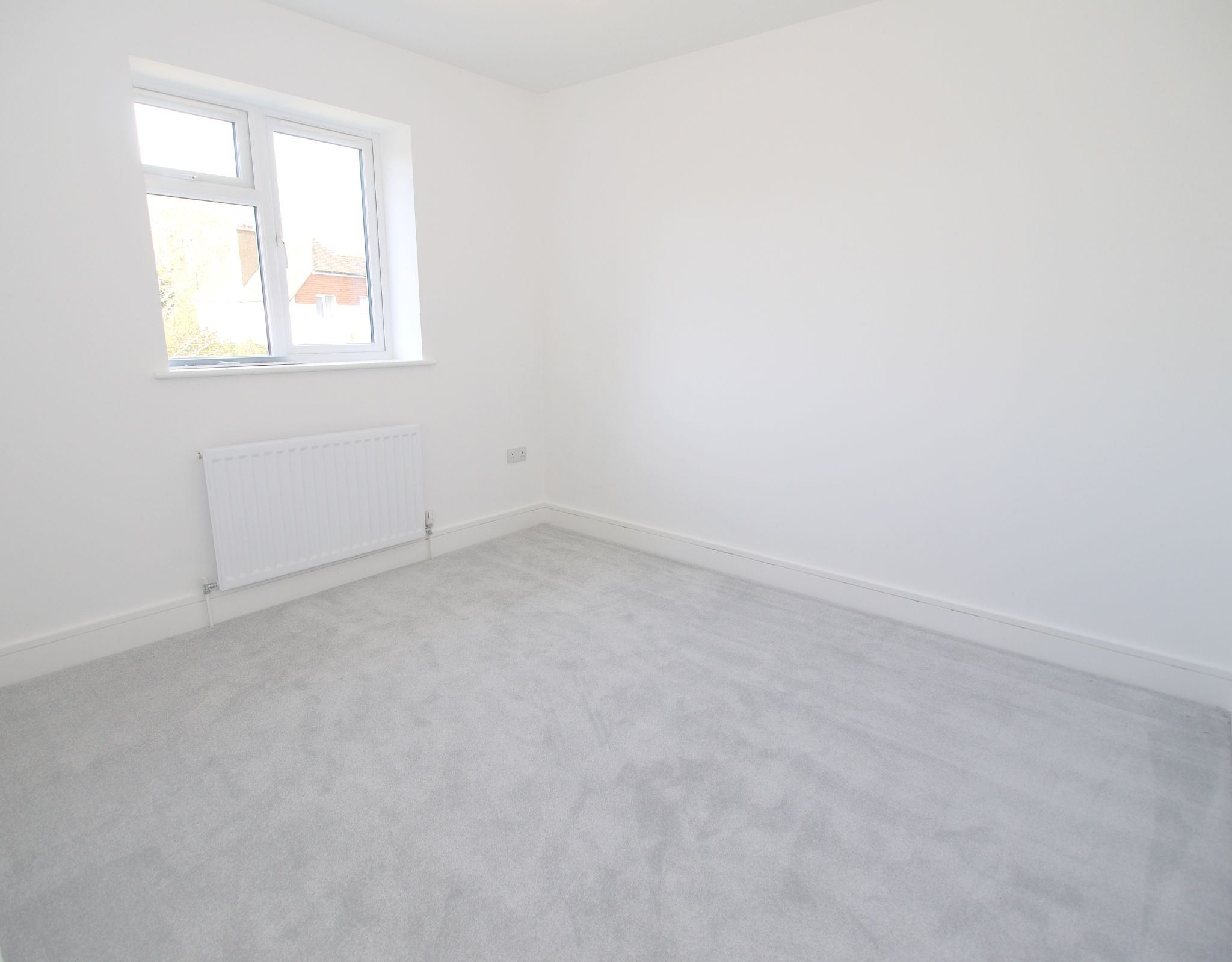 2 bedroom end terraced house Sold in Sevenoaks - Photograph 8